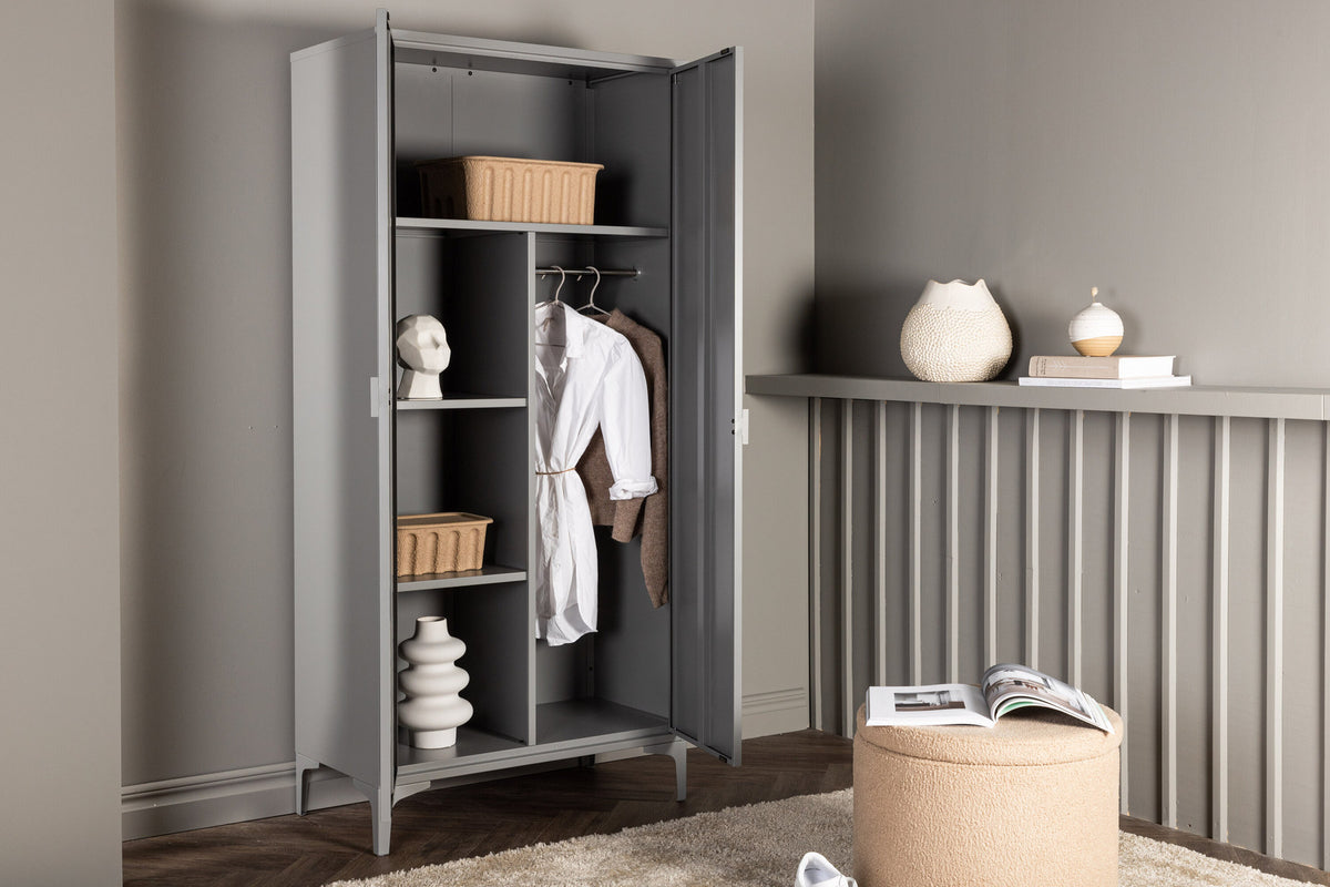 Piring Wardrobe in Hellgrau präsentiert im Onlineshop von KAQTU Design AG. Drehtürenschrank ist von Venture Home