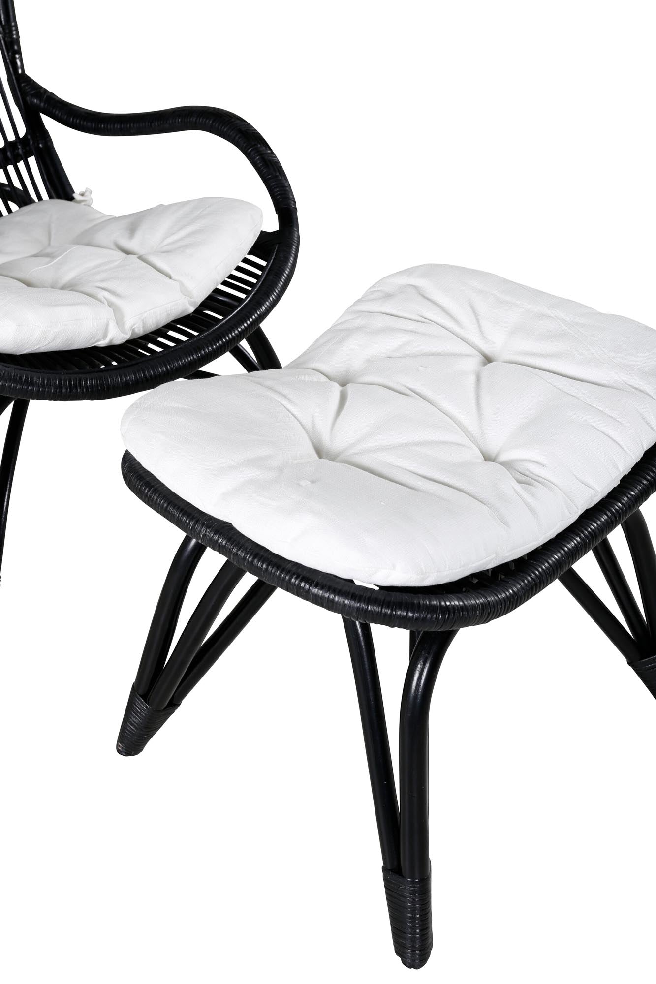 Der Ella Lounge Stuhl von Venture Home: Eleganz und Komfort aus robustem Rattan und schwarzem Polyesterseil für Ihren Außenbereich.