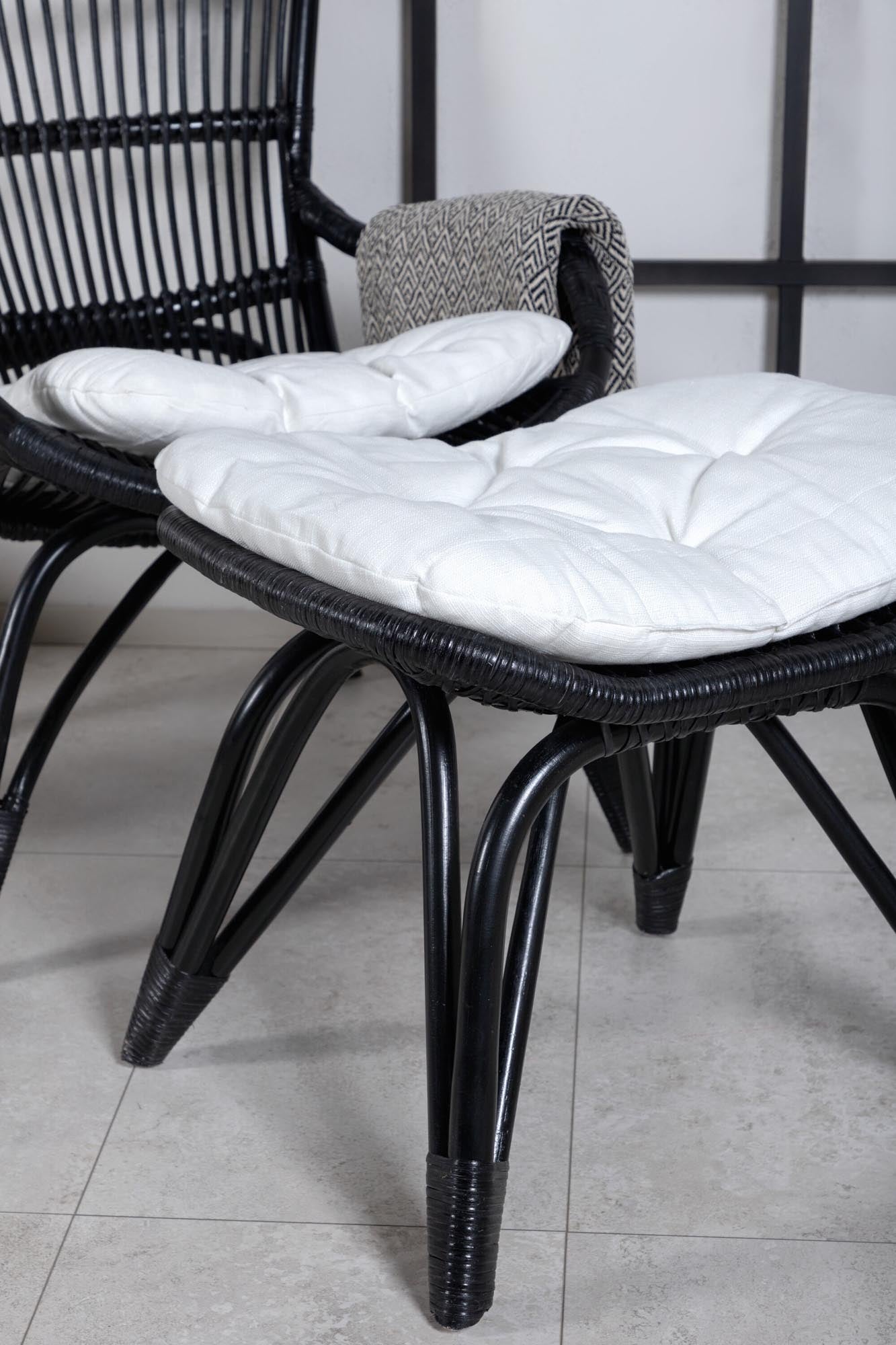 Der Ella Lounge Stuhl von Venture Home: Eleganz und Komfort aus robustem Rattan und schwarzem Polyesterseil für Ihren Außenbereich.