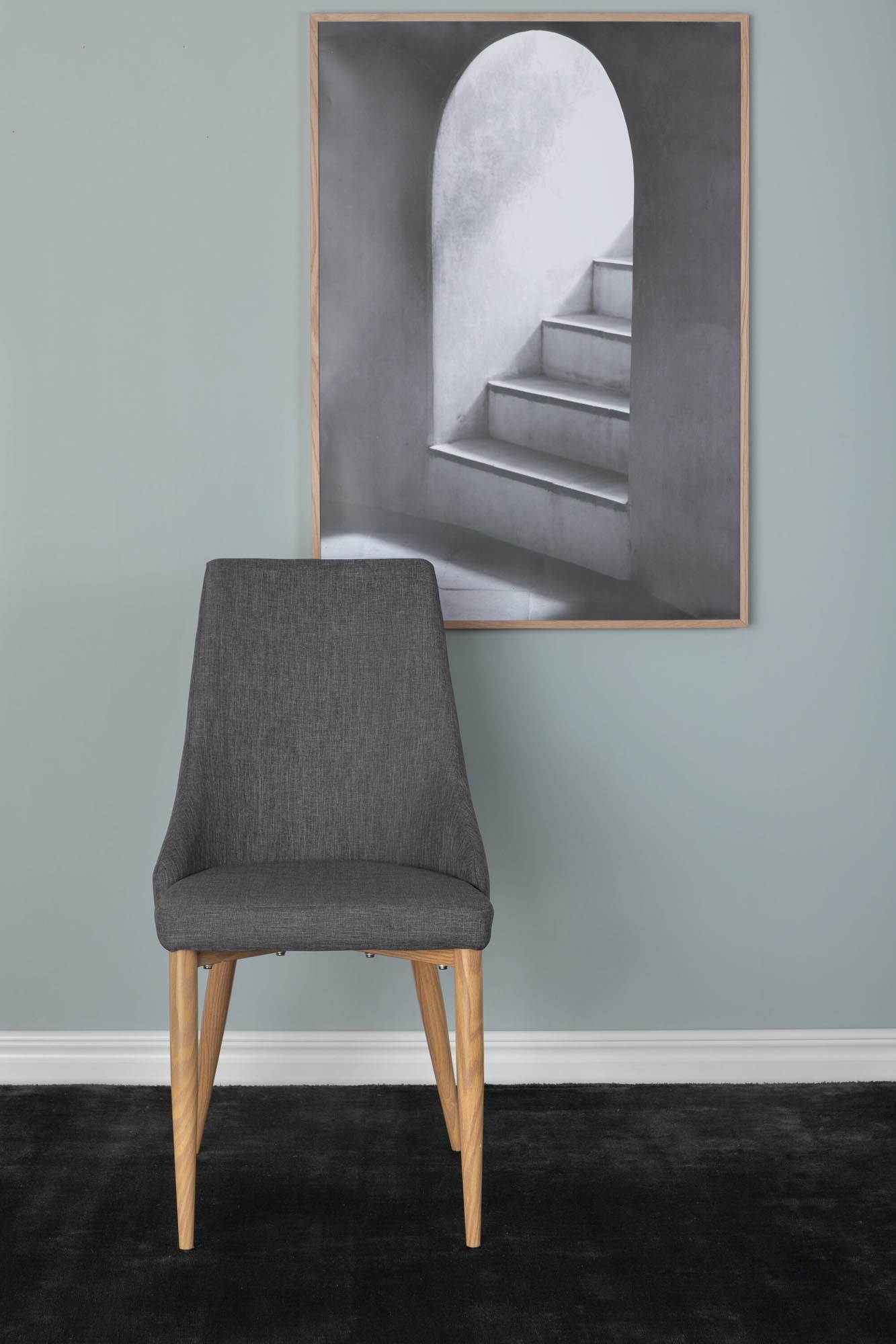Leone Stuhl von Venture Home: Eleganter Esszimmerstuhl aus hochwertigem Manchester-Stoff mit stabilen Metallbeinen für höchsten Komfort.