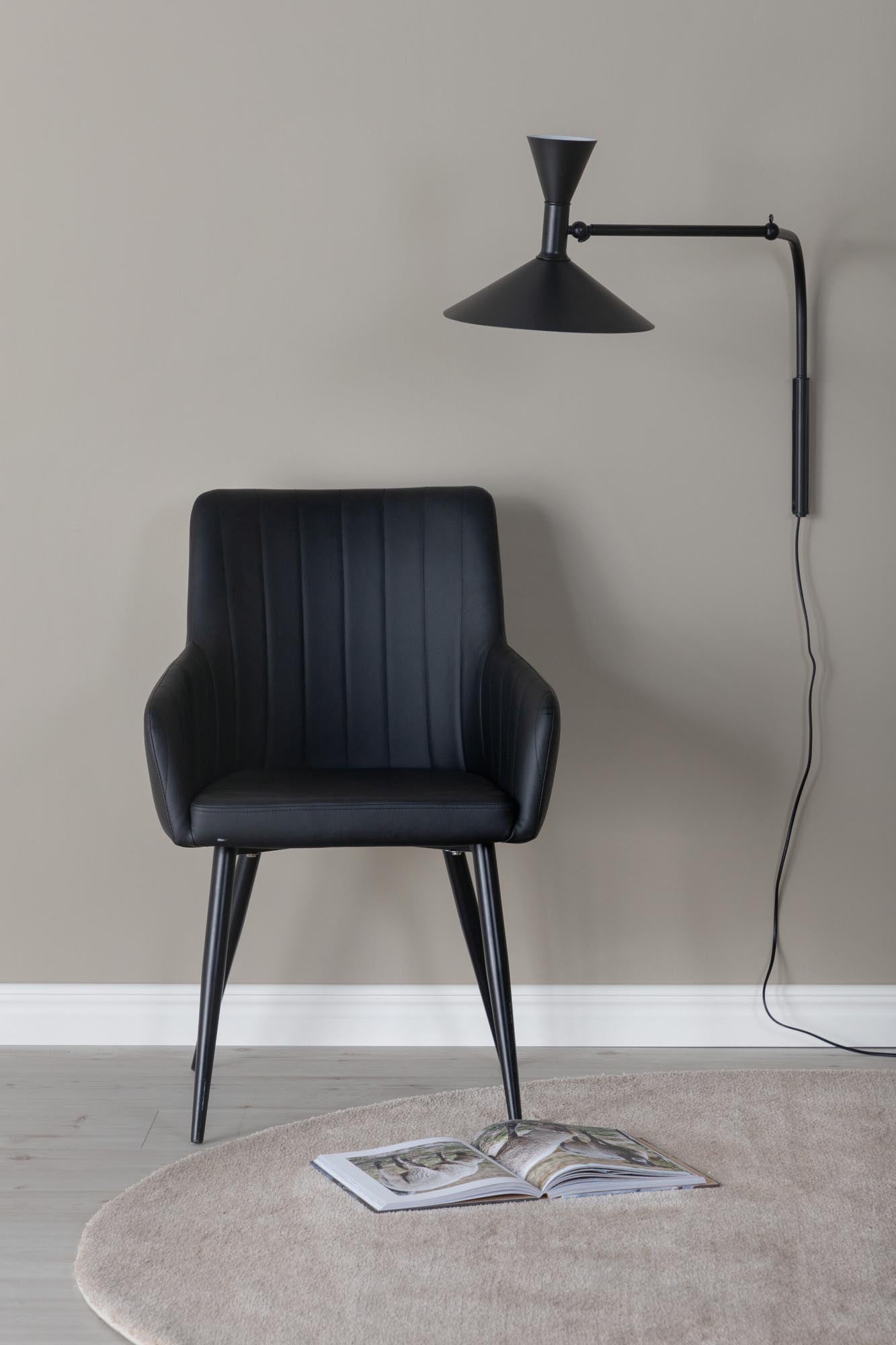 Comfort Stuhl in Schwarz präsentiert im Onlineshop von KAQTU Design AG. Stuhl mit Armlehne ist von Venture Home