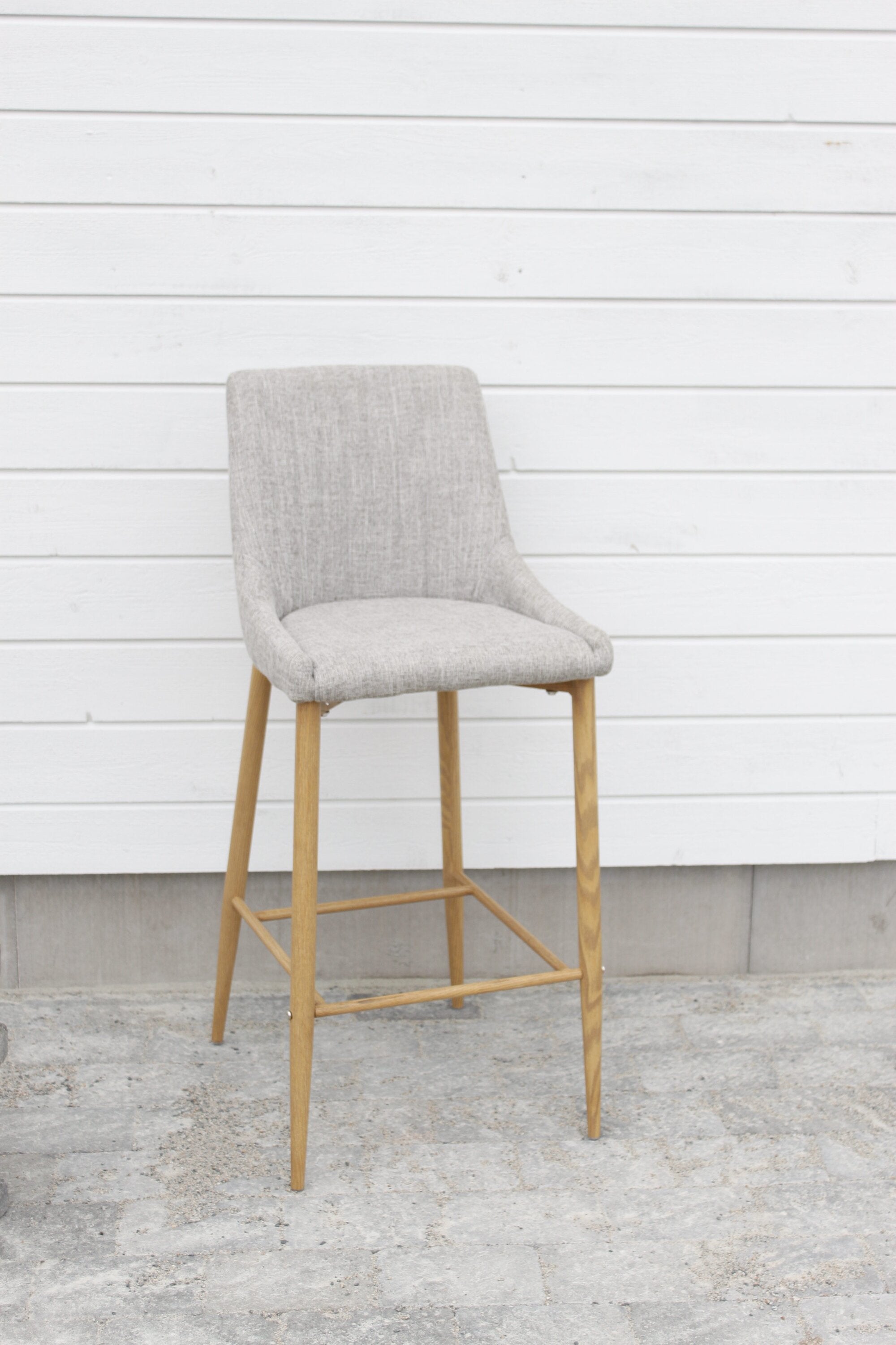 Plaza Barstuhl in Hellgrau präsentiert im Onlineshop von KAQTU Design AG. Barstuhl ist von Venture Home