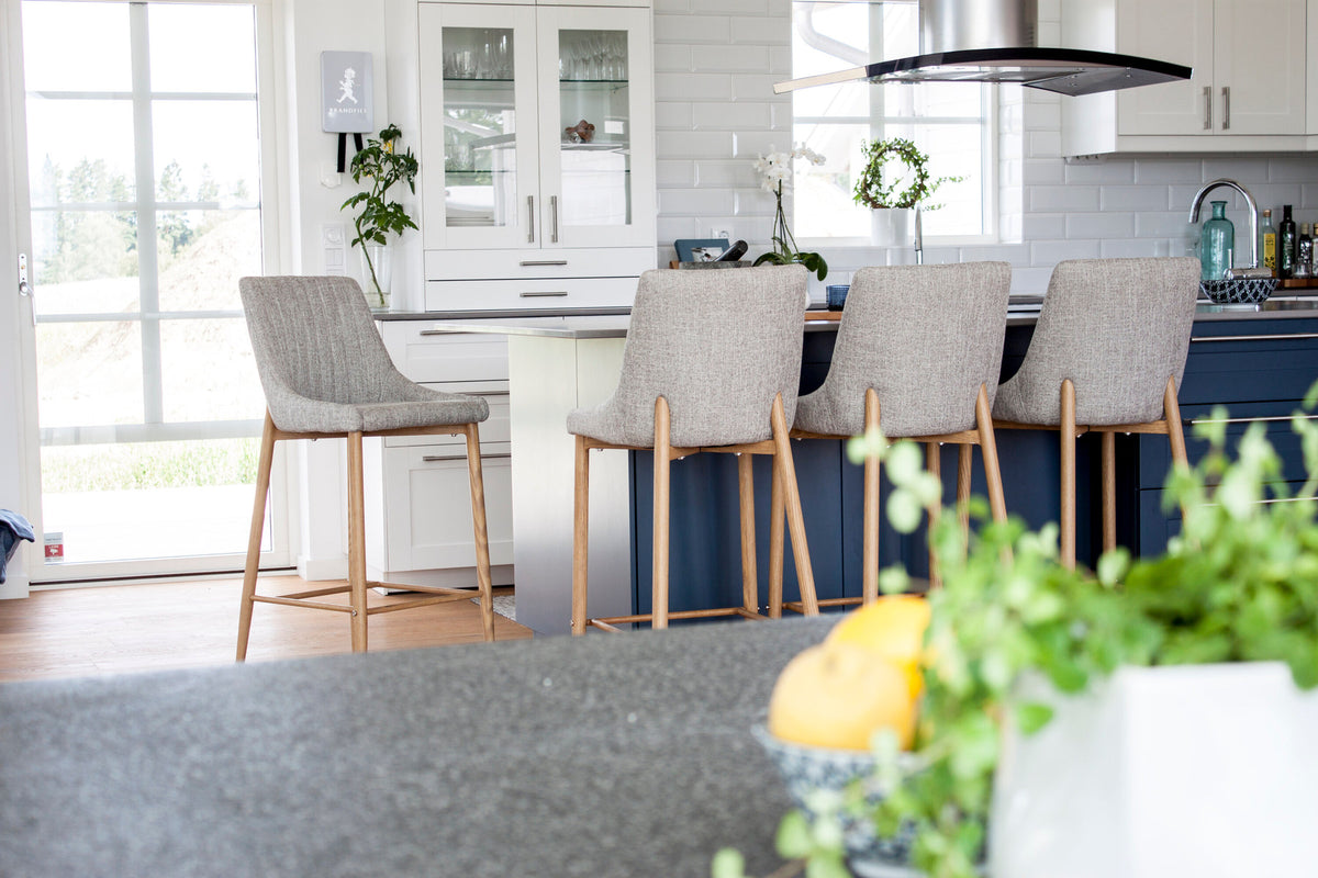 Plaza Barstuhl in Hellgrau präsentiert im Onlineshop von KAQTU Design AG. Barstuhl ist von Venture Home