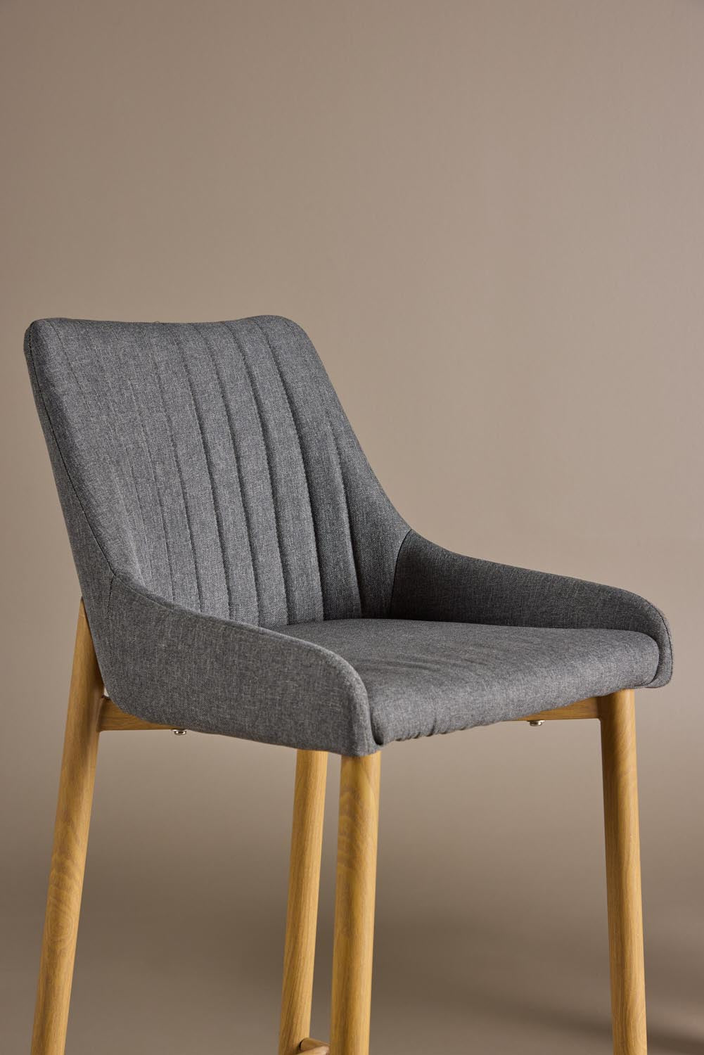Plaza Barstuhl in Dunkelgrau präsentiert im Onlineshop von KAQTU Design AG. Barstuhl ist von Venture Home