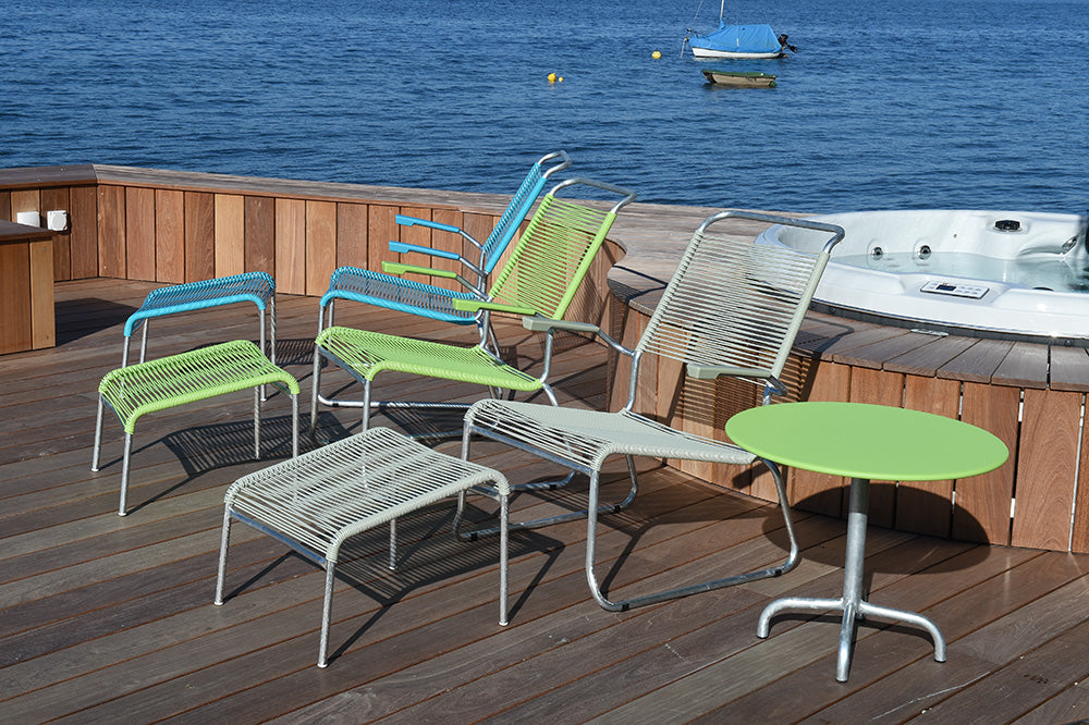 Säntis Spaghetti-Lounger mit Armlehne Hochlehner Kufen in Hellgrün präsentiert im Onlineshop von KAQTU Design AG. Outdoor-Sessel mit Armlehnen ist von Schaffner