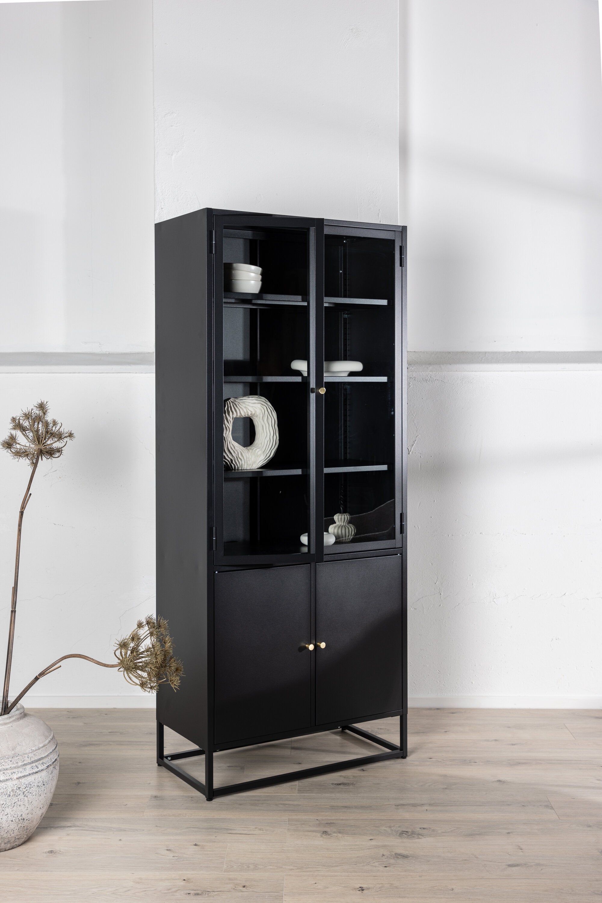 Bakal Cabinet in Schwarz präsentiert im Onlineshop von KAQTU Design AG. Cabinet ist von Venture Home