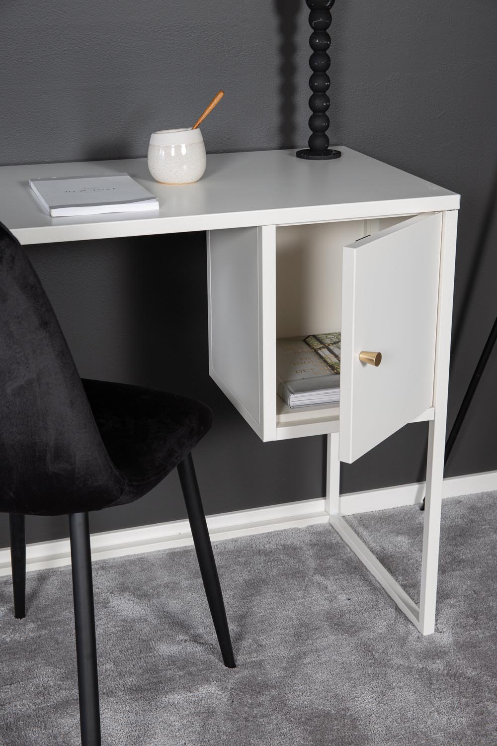 Bakal Desk in Weiss präsentiert im Onlineshop von KAQTU Design AG. Schreibtisch ist von Venture Home