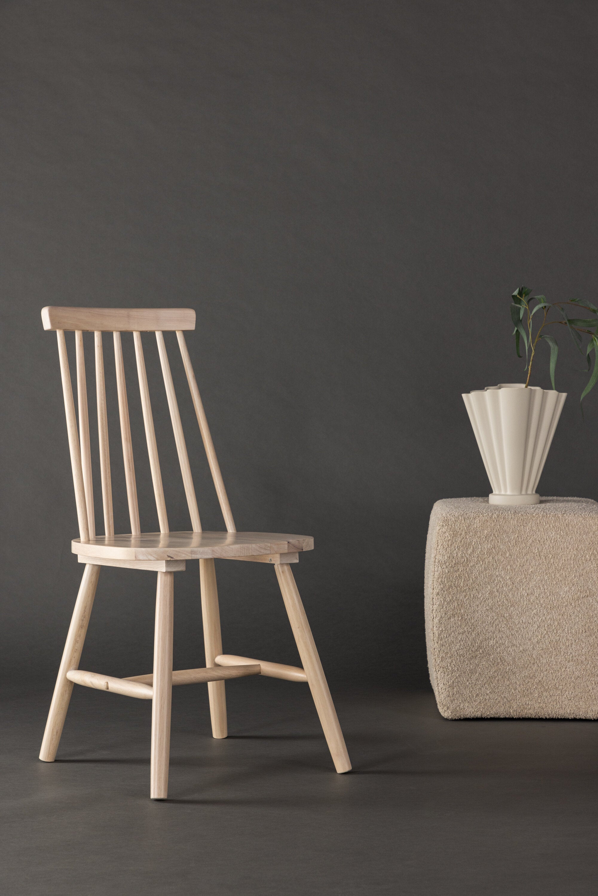 Lönneberga Esszimmerstuhl in Tünchen präsentiert im Onlineshop von KAQTU Design AG. Stuhl ist von Venture Home