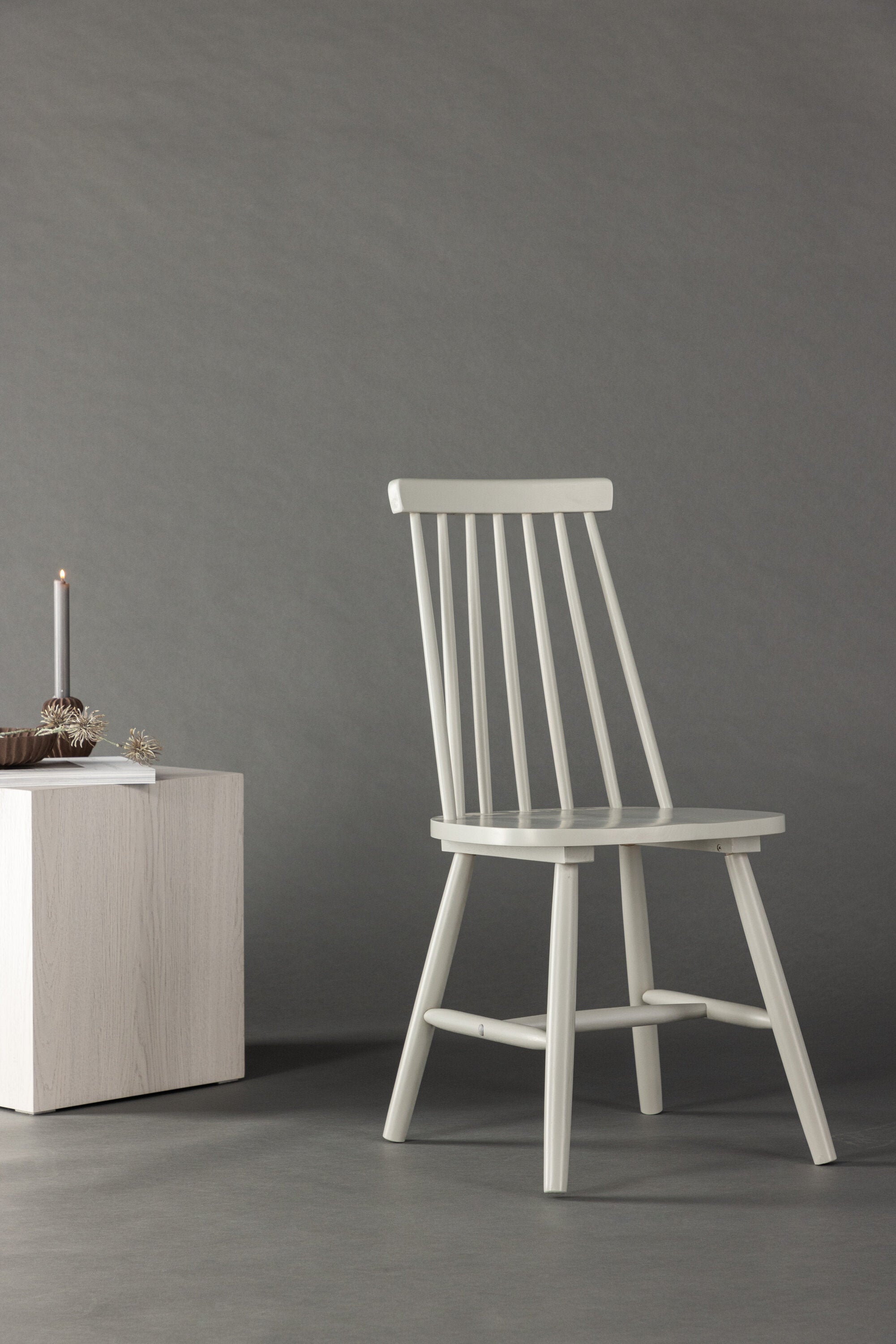 Lönneberga Esszimmerstuhl in Hellgrau präsentiert im Onlineshop von KAQTU Design AG. Stuhl ist von Venture Home