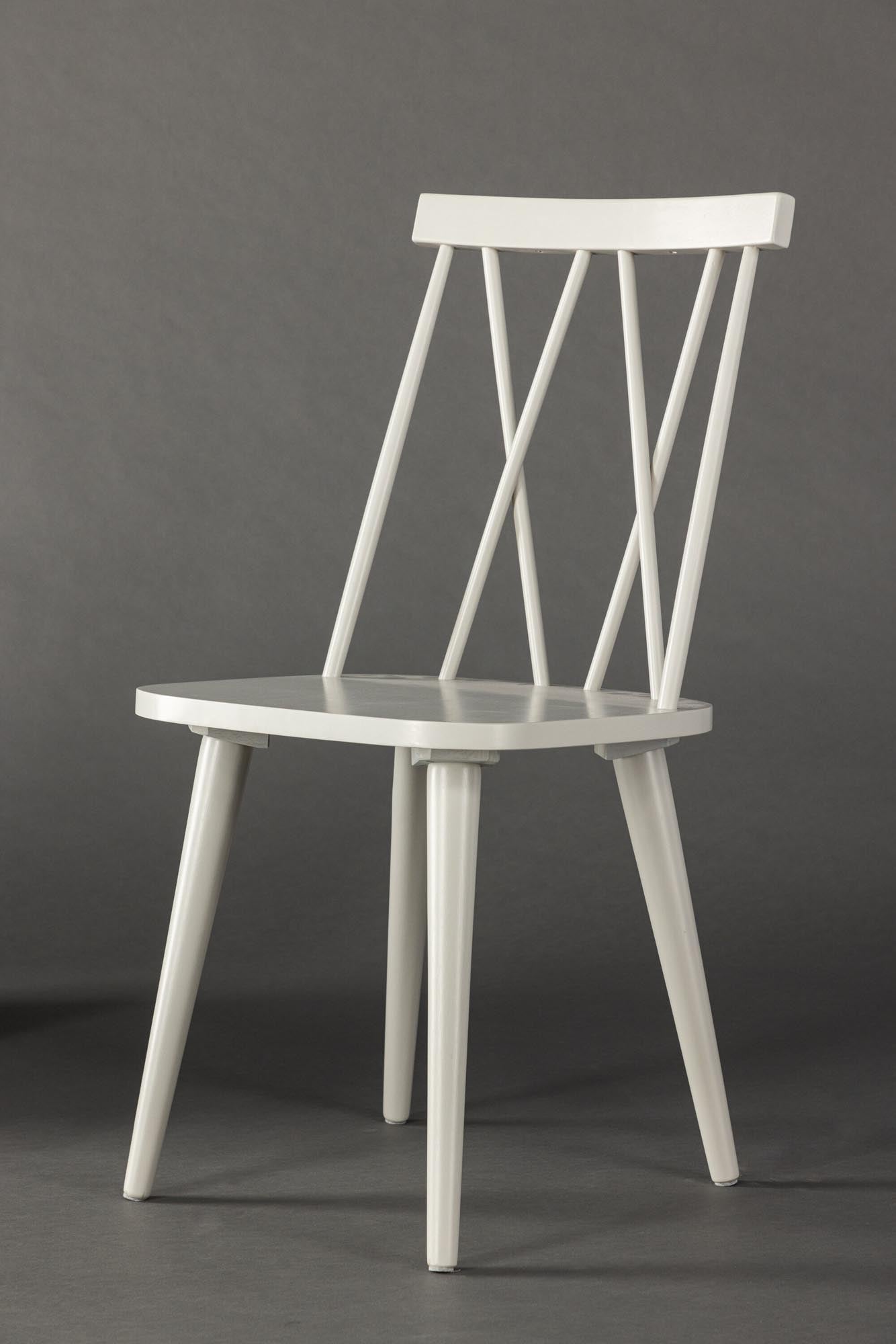 Eleganter Mariette Esszimmerstuhl von Venture Home: Langlebiges Gummibaumholz, ergonomisch geformt und ideal für Esszimmer, Küche oder Home Office.