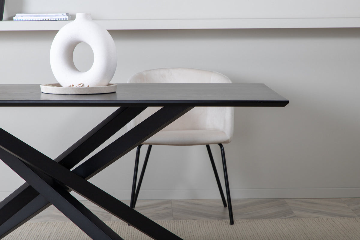 Piazza Esstisch in Schwarz präsentiert im Onlineshop von KAQTU Design AG. Esstisch ist von Venture Home
