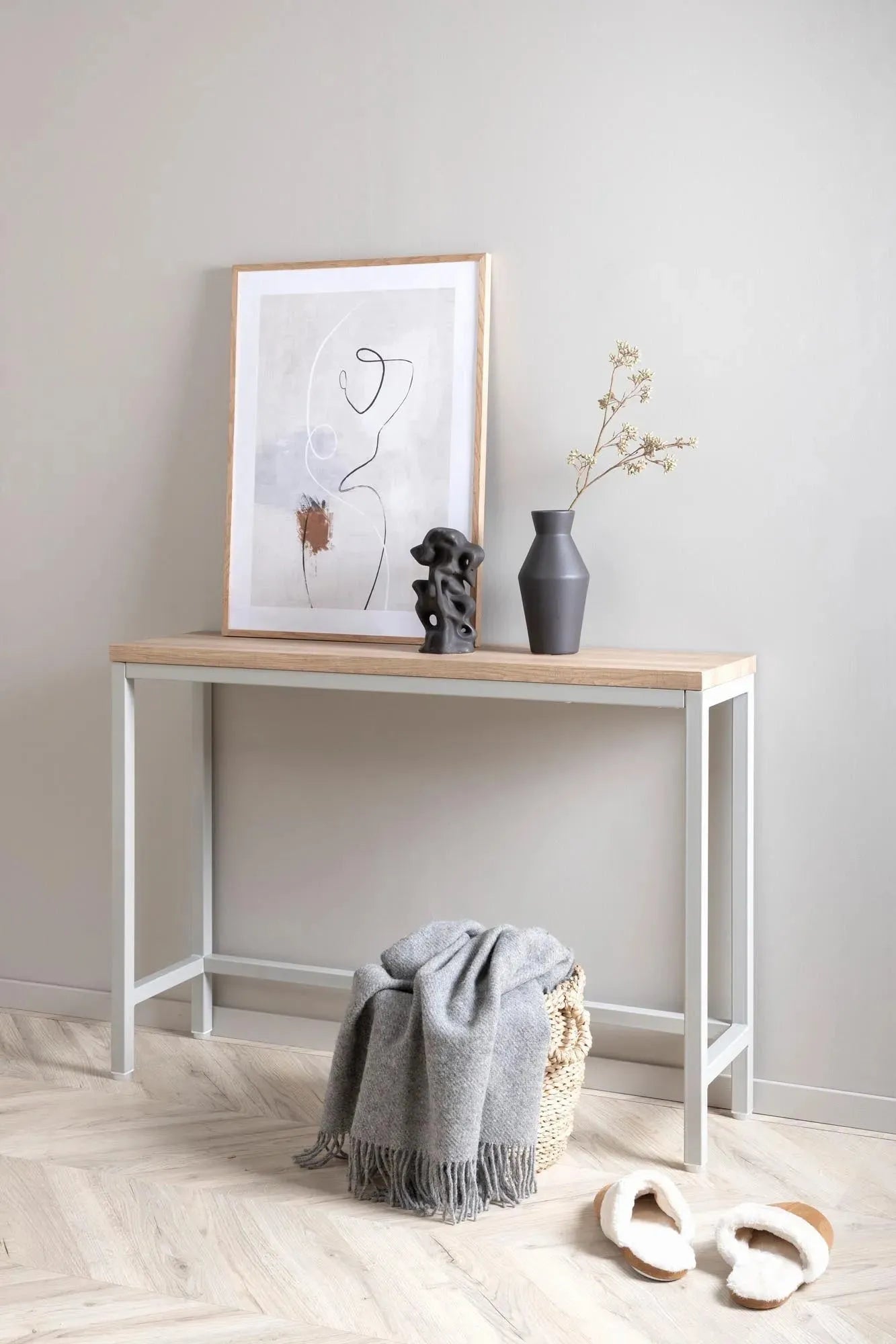 Eleganter Rise Tisch: Minimalistisches Design für Ihr Zuhause.