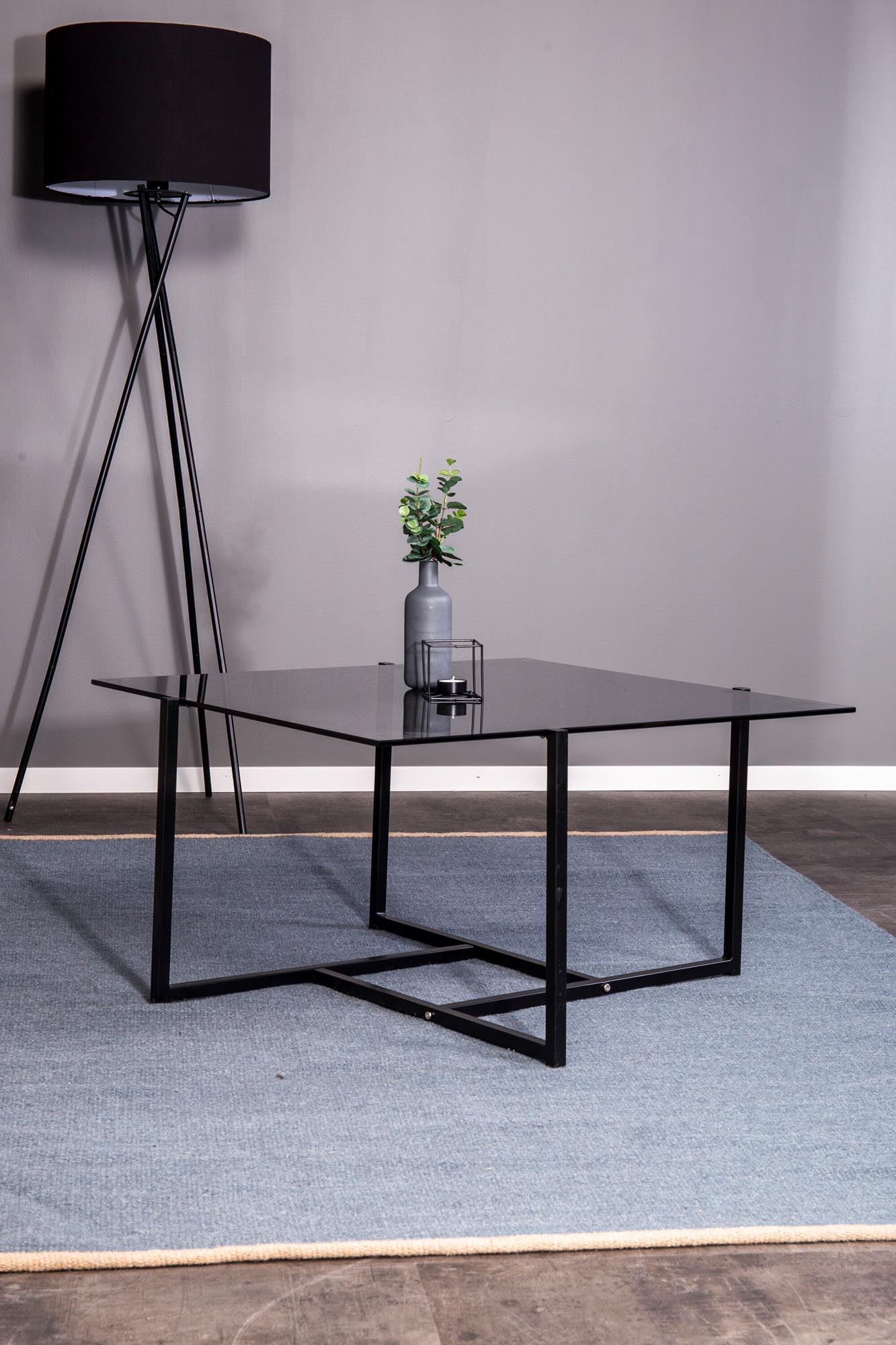 Entdecken Sie den stilvollen Hybrid Coffee Tisch von Venture Home mit eleganter Terrazzo-Oberfläche und robustem Stahlsockel – ideal für jedes Wohnzimmer.