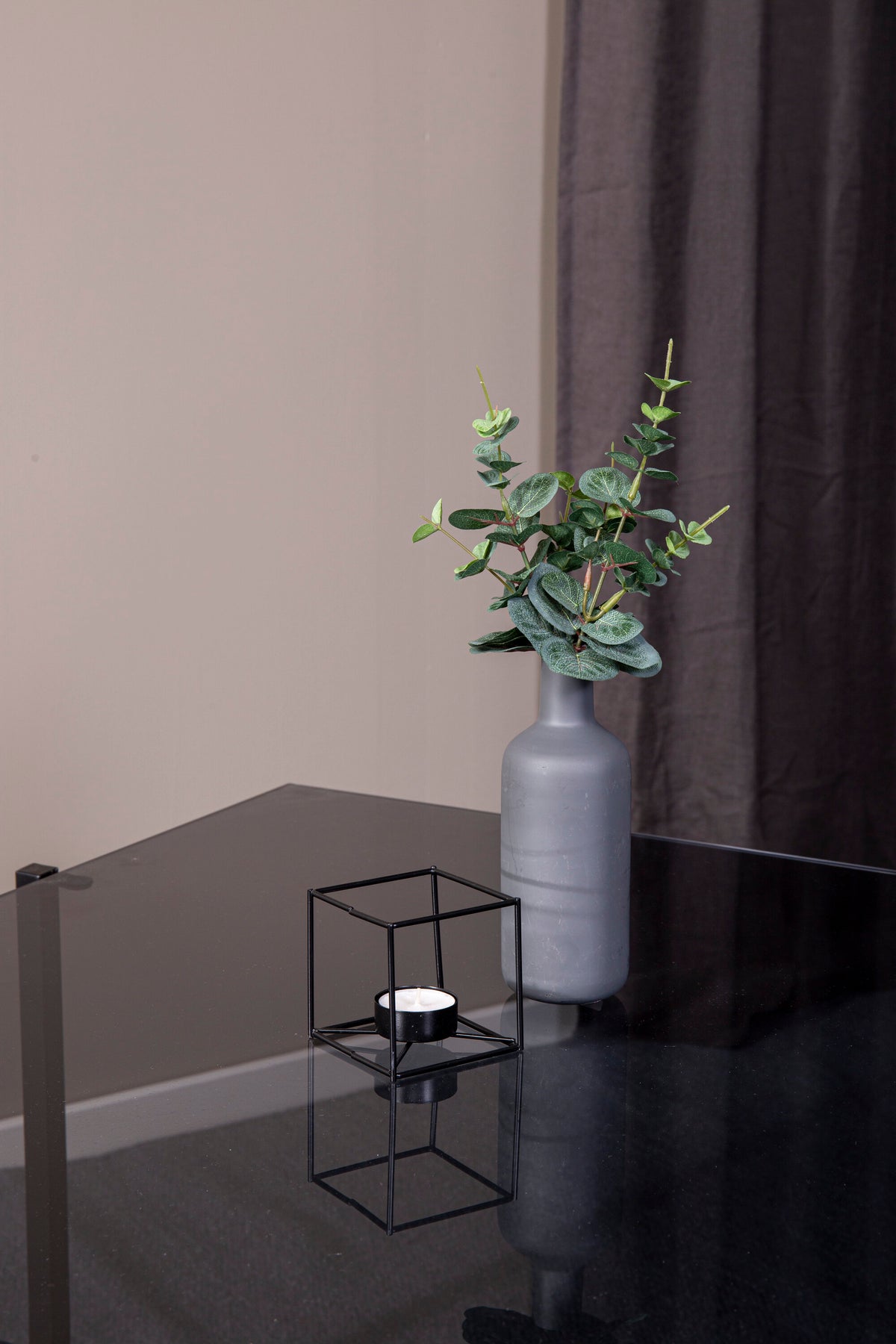 Hybrid Coffee Tisch in Grau präsentiert im Onlineshop von KAQTU Design AG. Beistelltisch ist von Venture Home