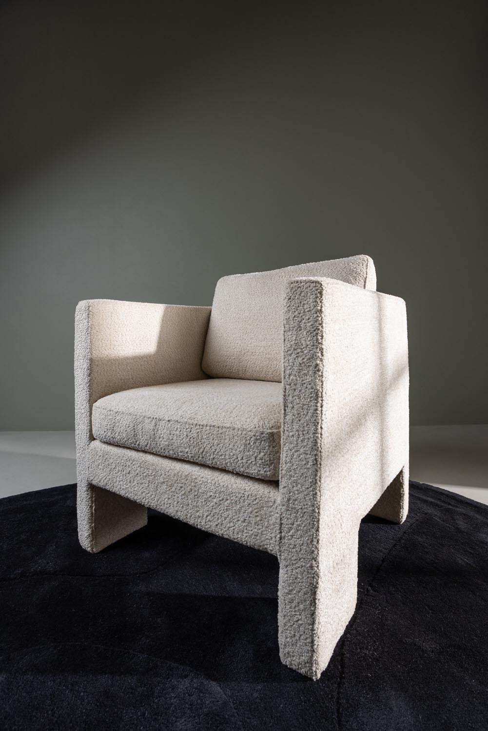 Ragusa Sessel in Weiss präsentiert im Onlineshop von KAQTU Design AG. Sessel mit Armlehnen ist von Venture Home