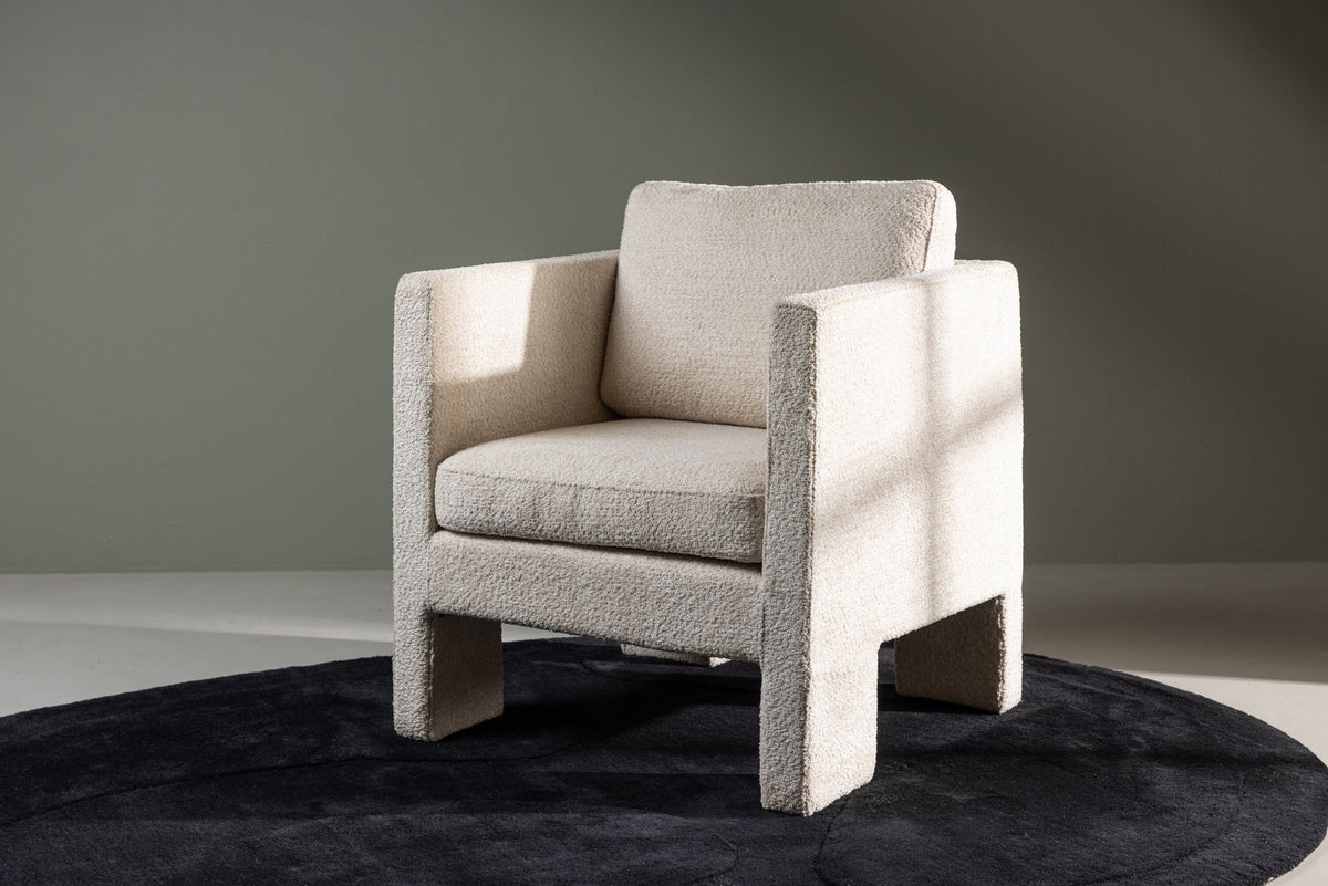 Ragusa Sessel in Weiss präsentiert im Onlineshop von KAQTU Design AG. Sessel mit Armlehnen ist von Venture Home