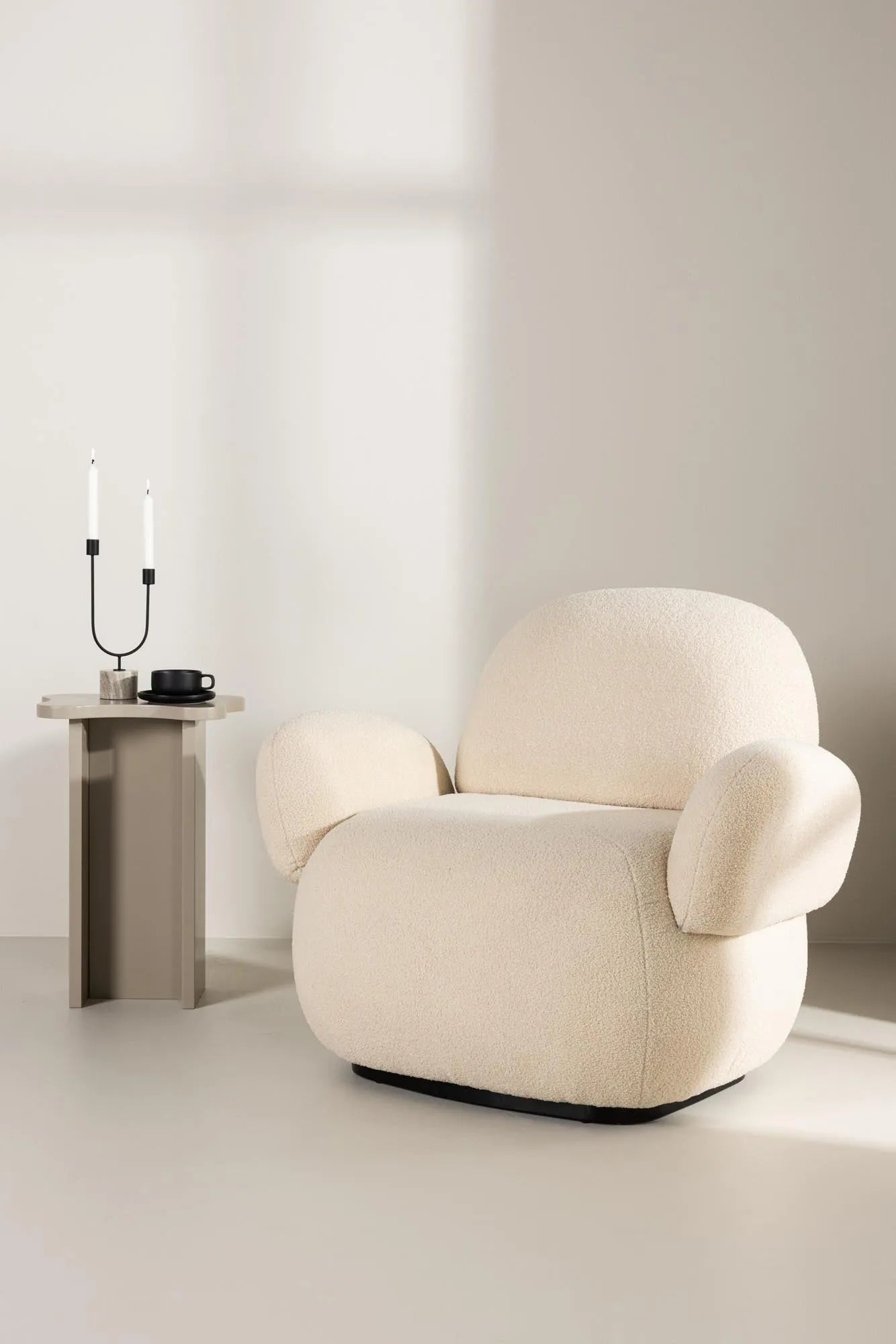 Sevilla Sessel: Stilvoller Komfort in zeitlosem Beige von Venture Home.