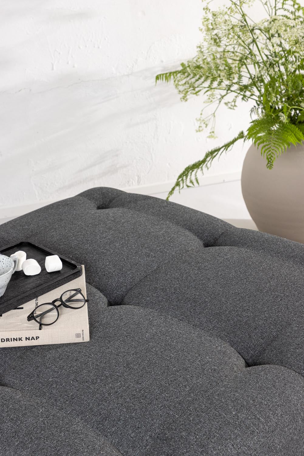 Turiner Hocker in Dunkelgrau präsentiert im Onlineshop von KAQTU Design AG. Pouf ist von Venture Home
