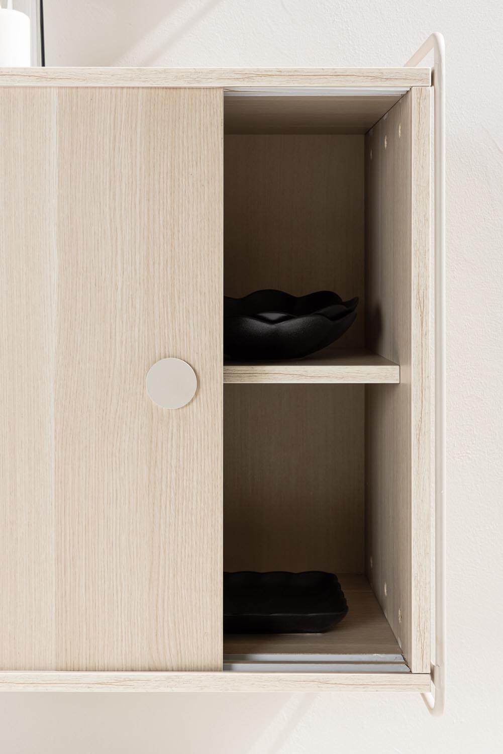 Paris Wandregal in Beige/ WeissgewEschen präsentiert im Onlineshop von KAQTU Design AG. Wandregal ist von Venture Home