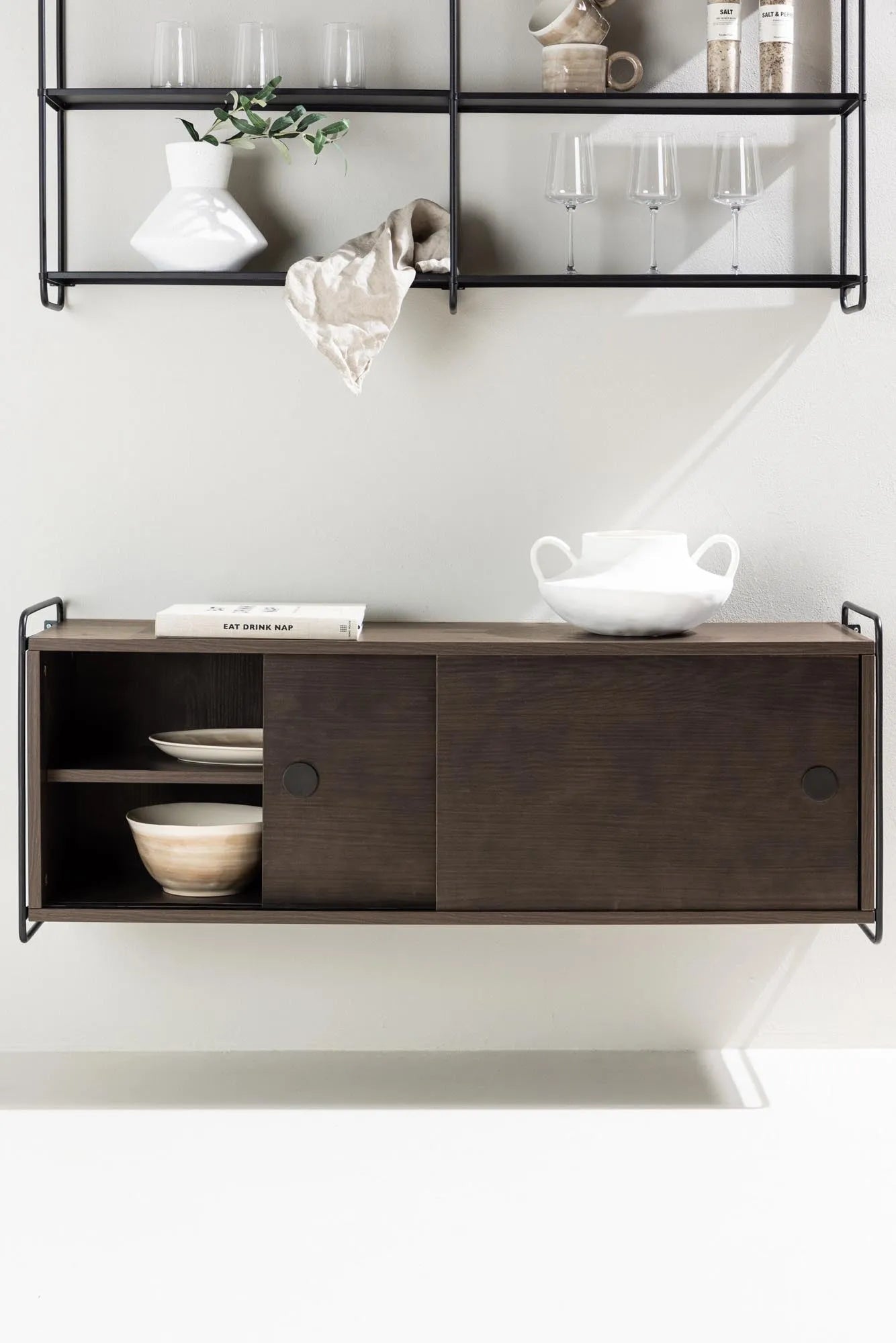 Elegantes Paris Wandregal von Venture Home für moderne Akzente.