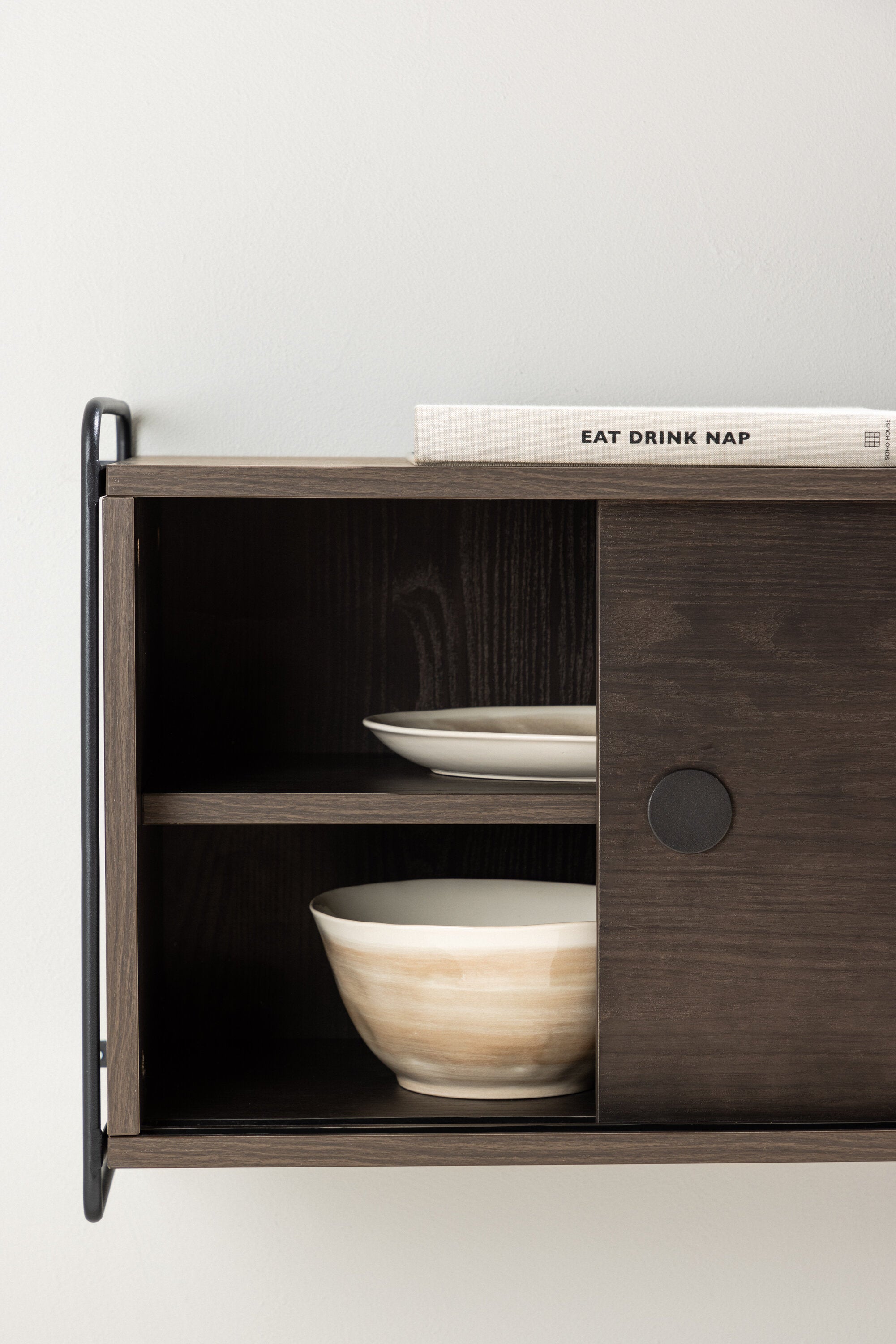 Paris Wandregal in Schwarz/Mokka präsentiert im Onlineshop von KAQTU Design AG. Wandregal ist von Venture Home