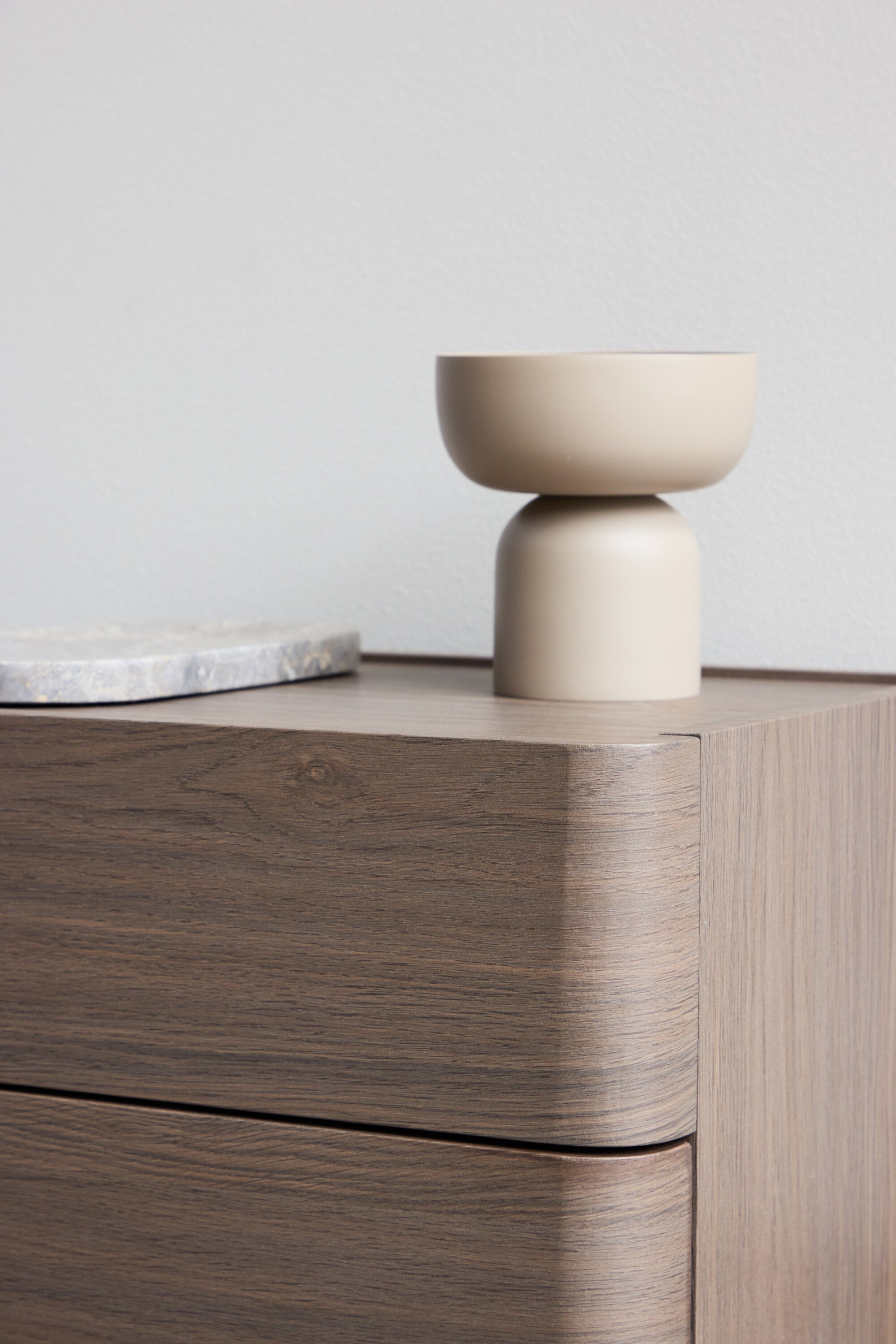 Noble Nachttisch in Mocca präsentiert im Onlineshop von KAQTU Design AG. Korpus ist von Venture Home