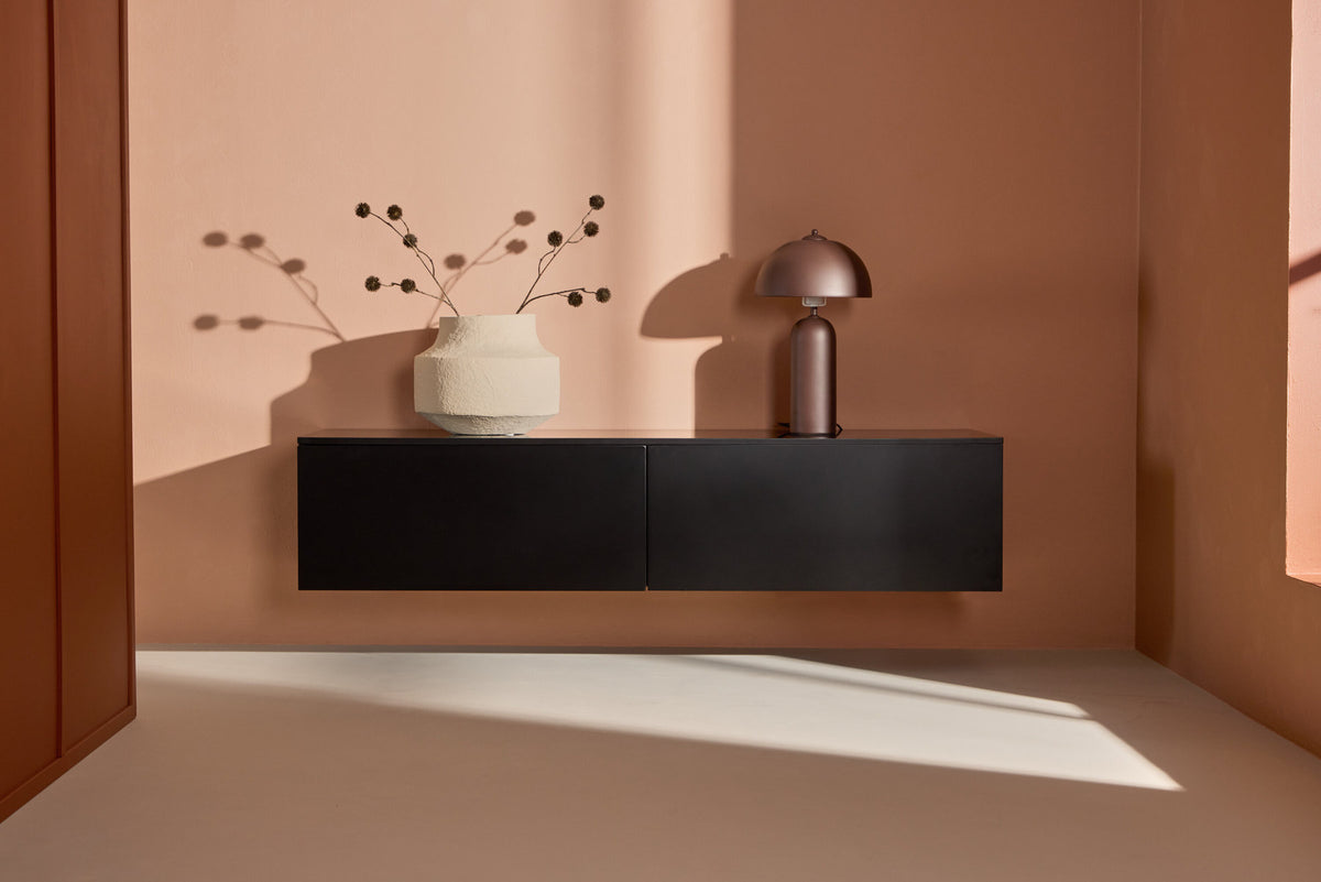 Frihamn Kommode in Schwarz präsentiert im Onlineshop von KAQTU Design AG. Sideboard ist von Venture Home