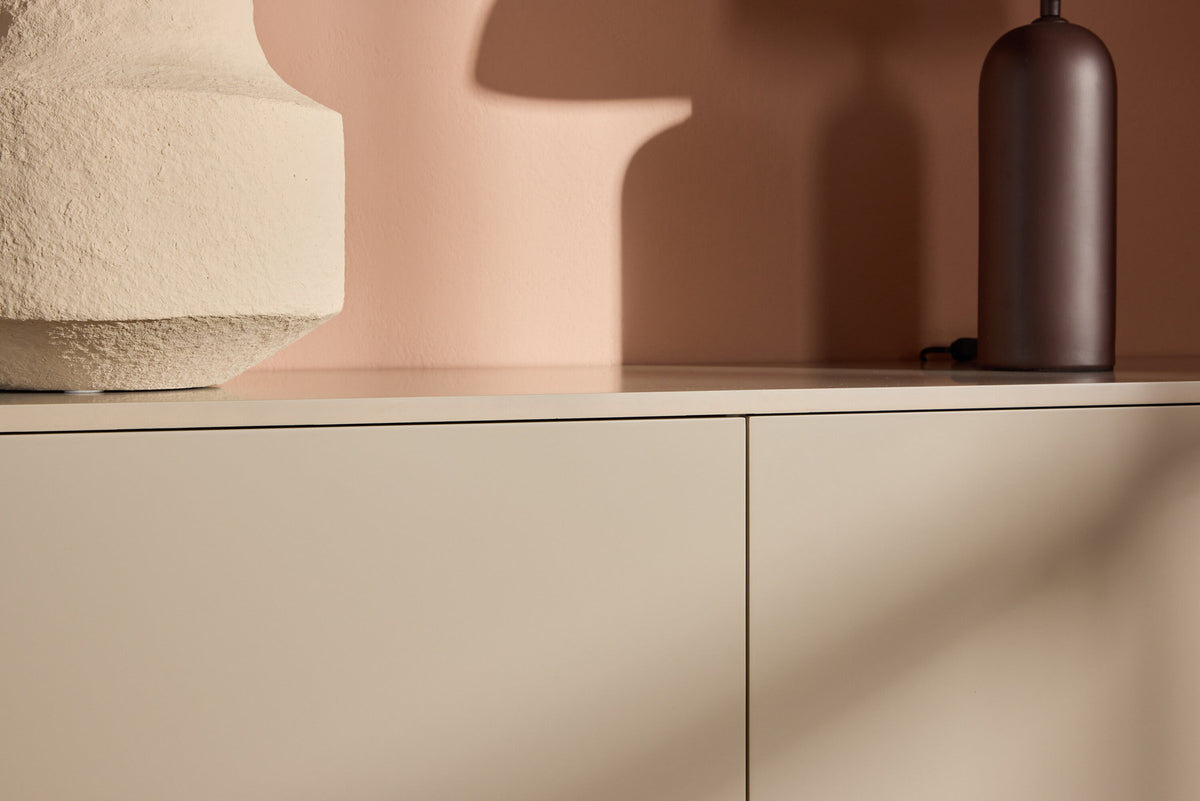 Frihamn Kommode in Beige präsentiert im Onlineshop von KAQTU Design AG. Sideboard ist von Venture Home