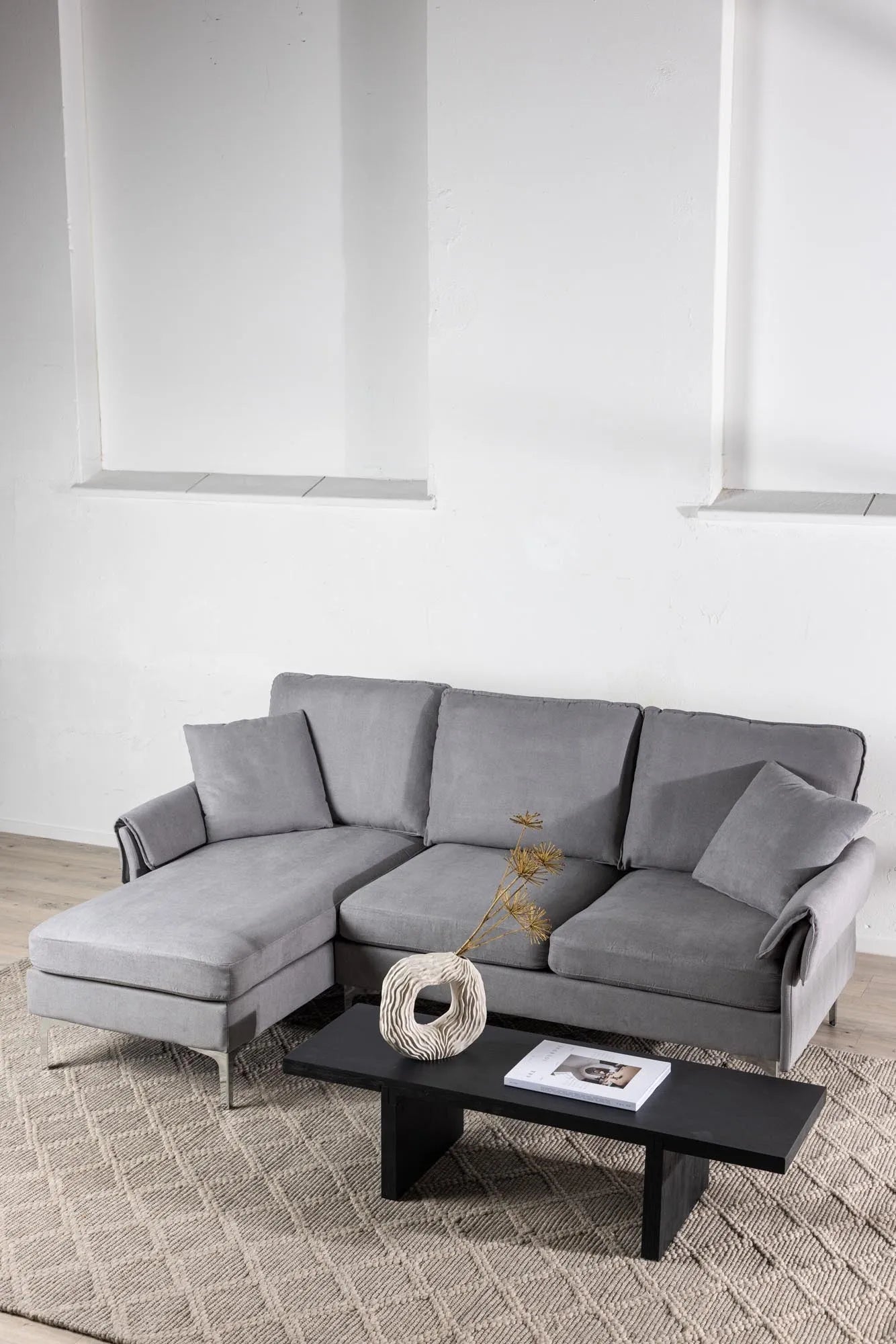 Komfortables Toulouse Sofa für stilvolle Wohnzimmer von Venture Home.