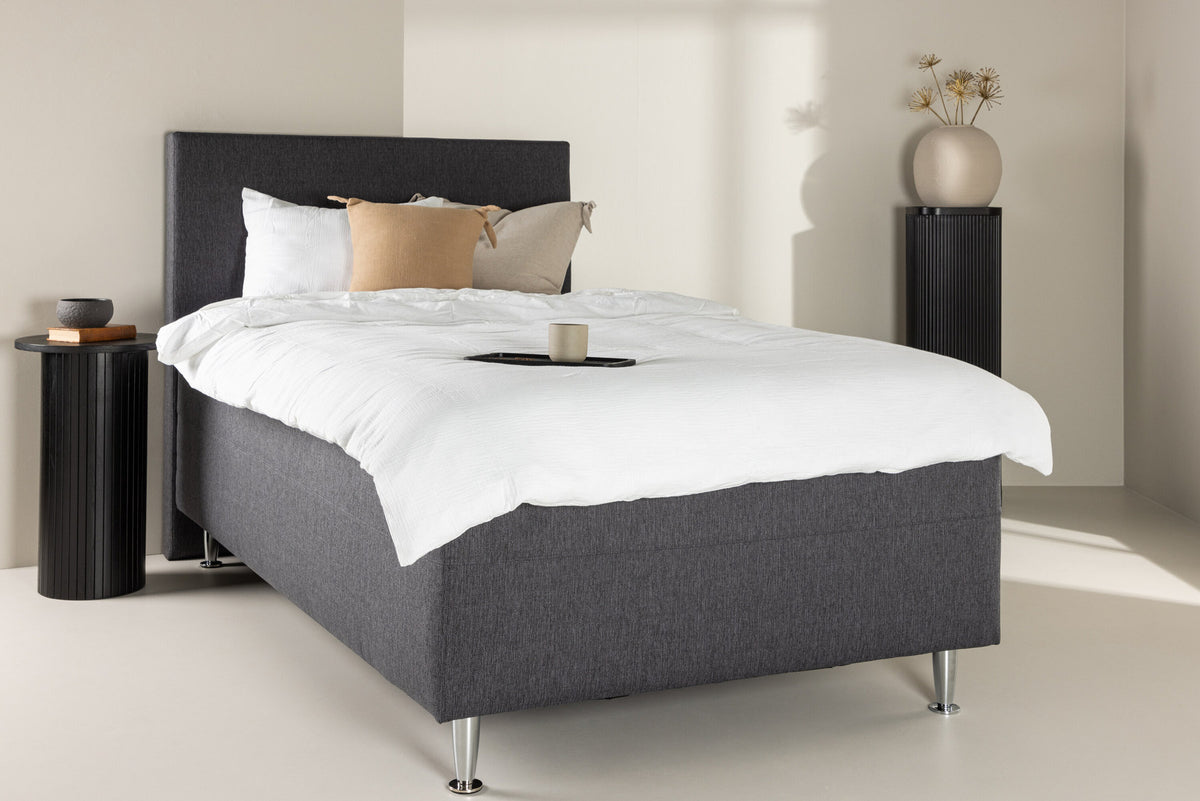 Bett Mesa in Dunkelgrau präsentiert im Onlineshop von KAQTU Design AG. Bett ist von Venture Home
