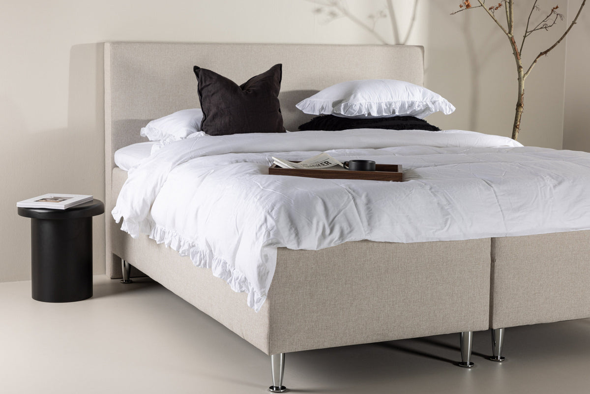Bett Mesa in Beige präsentiert im Onlineshop von KAQTU Design AG. Bett ist von Venture Home
