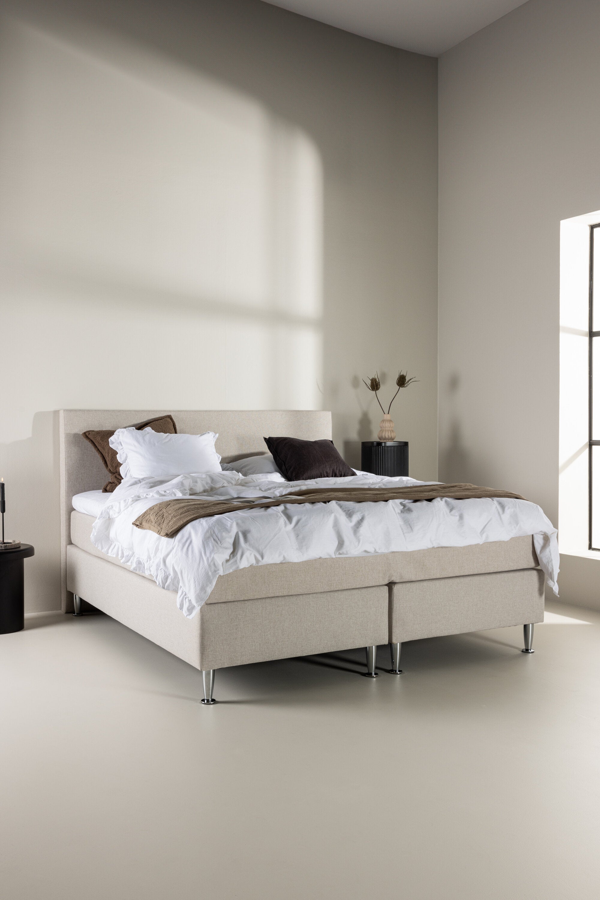 Bett Toledo in Beige präsentiert im Onlineshop von KAQTU Design AG. Bett ist von Venture Home