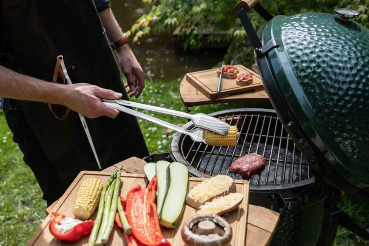 Monaco+ BBQ Zange in Grau präsentiert im Onlineshop von KAQTU Design AG. Küchenhelfer ist von Boska
