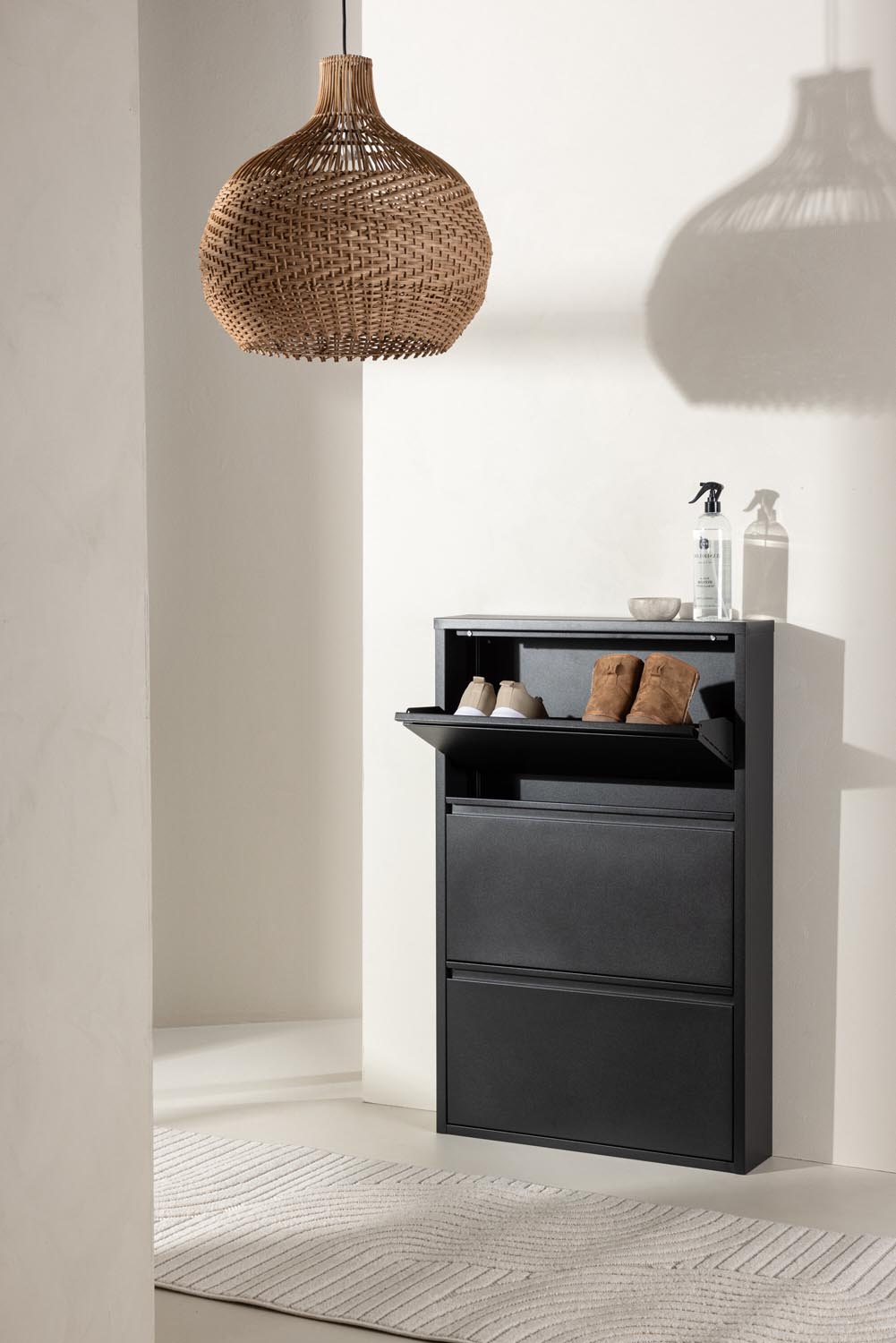 Bonito Schuhschrank in Schwarz präsentiert im Onlineshop von KAQTU Design AG. Schuhregal ist von Venture Home