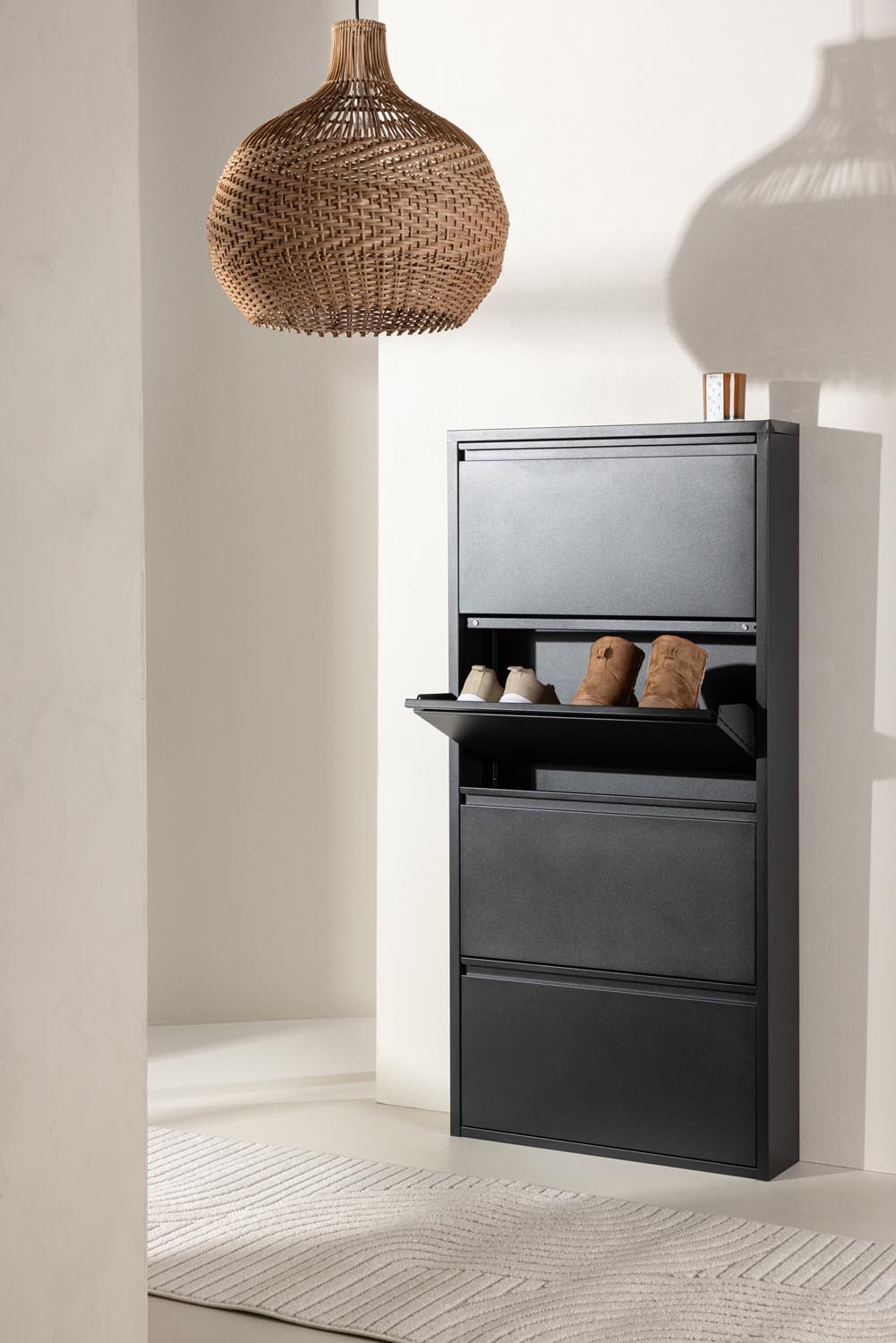 Ushuaia Kabinett in Schwarz präsentiert im Onlineshop von KAQTU Design AG. Schuhregal ist von Venture Home
