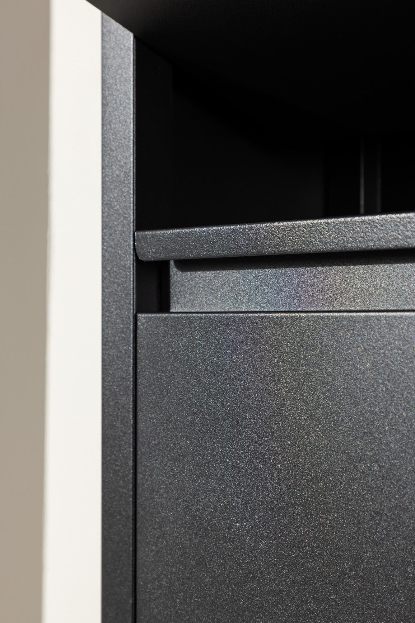 Entdecken Sie das elegante Ushuaia Kabinett von Venture Home – die perfekte Kombination aus Funktionalität und modernem Design für Ihren Flur.