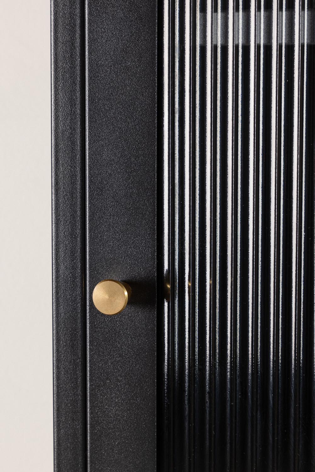 Cali Kabinett in Schwarz präsentiert im Onlineshop von KAQTU Design AG. Cabinet ist von Venture Home