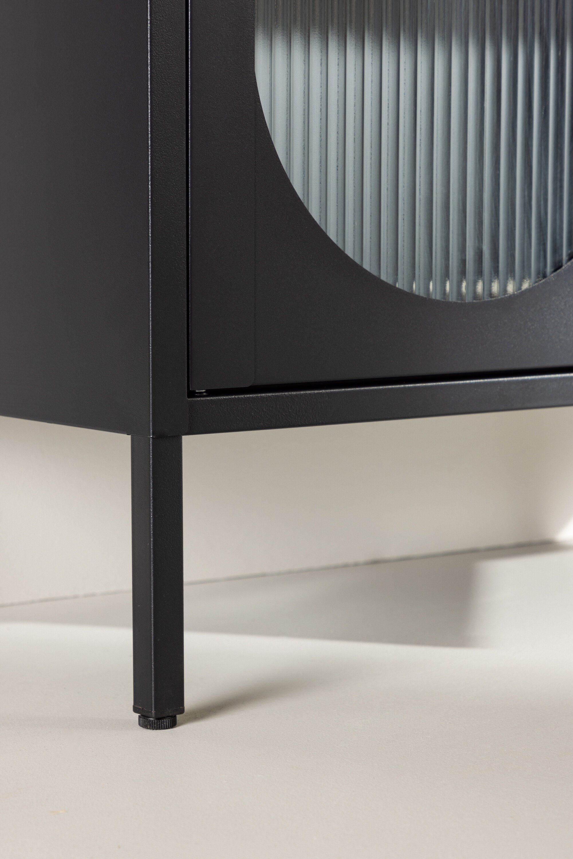 Lima Kabinett in Schwarz präsentiert im Onlineshop von KAQTU Design AG. Cabinet ist von Venture Home