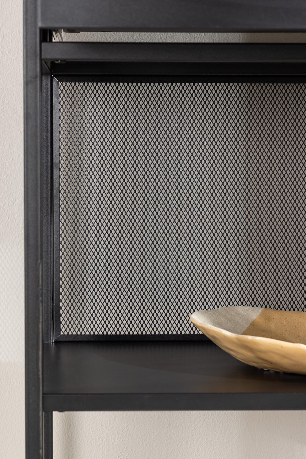 Santiago Kommode in Schwarz präsentiert im Onlineshop von KAQTU Design AG. Standregal ist von Venture Home