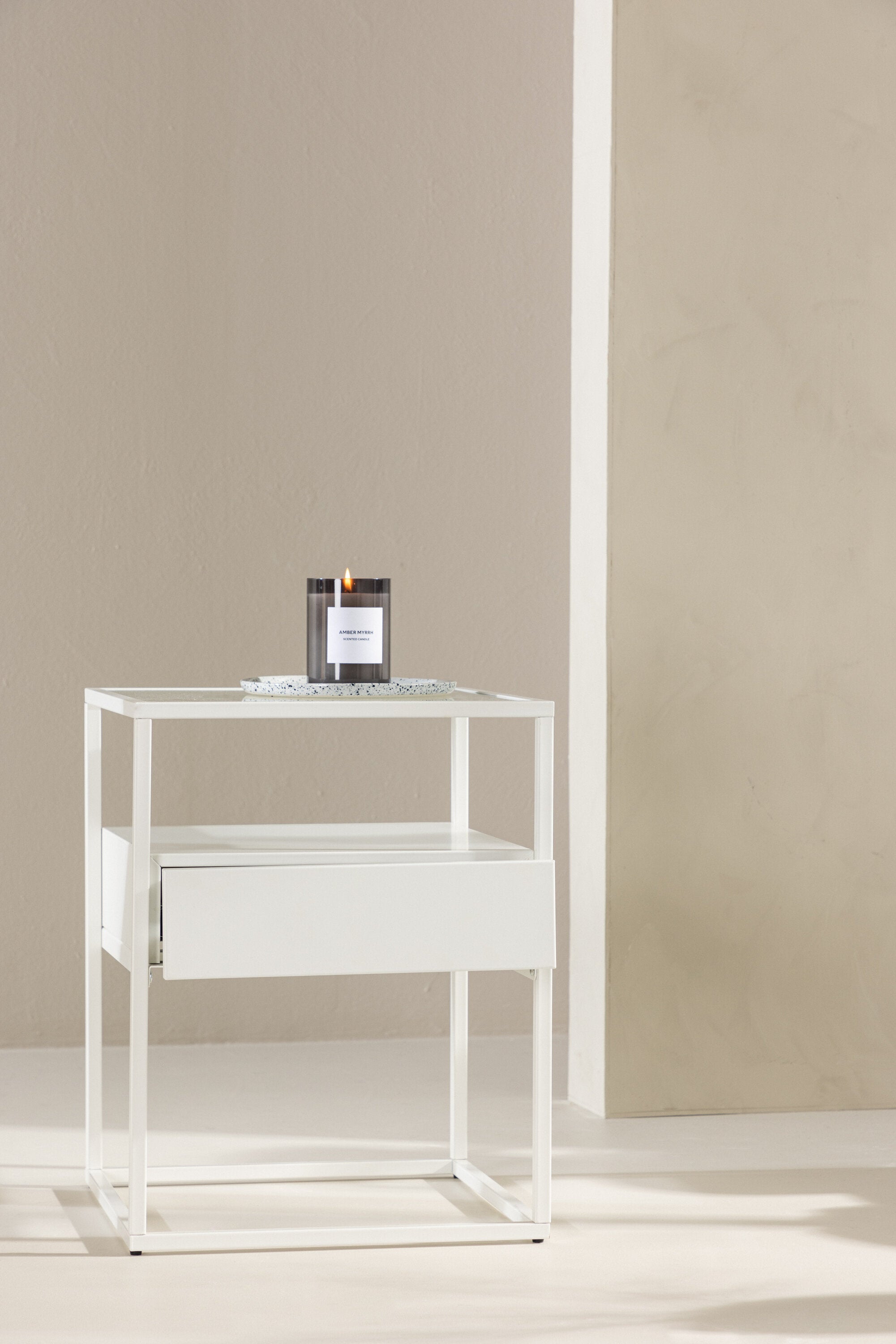 Fortaleza Beistelltisch in Weiss präsentiert im Onlineshop von KAQTU Design AG. Beistelltisch ist von Venture Home