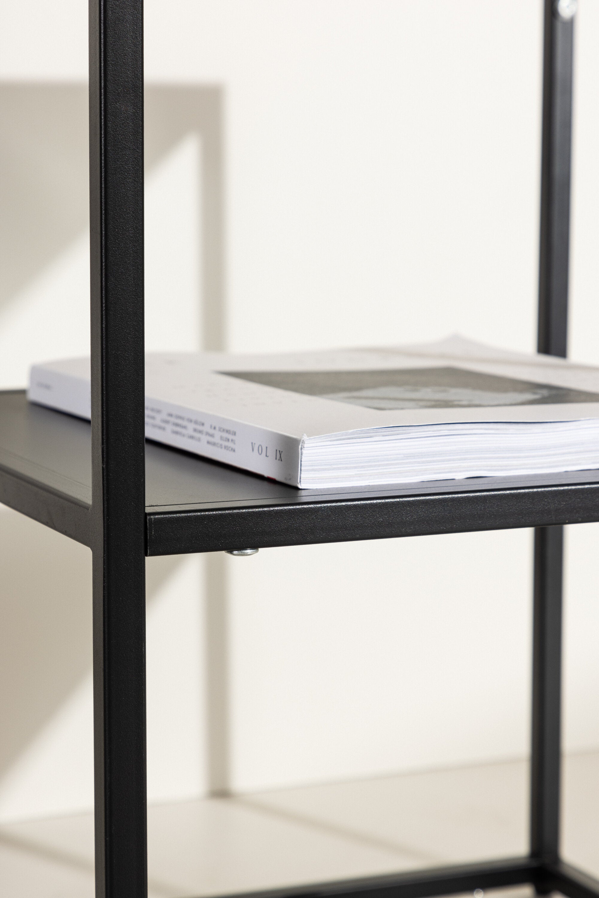 San Paulo Beistelltisch in Schwarz präsentiert im Onlineshop von KAQTU Design AG. Beistelltisch ist von Venture Home