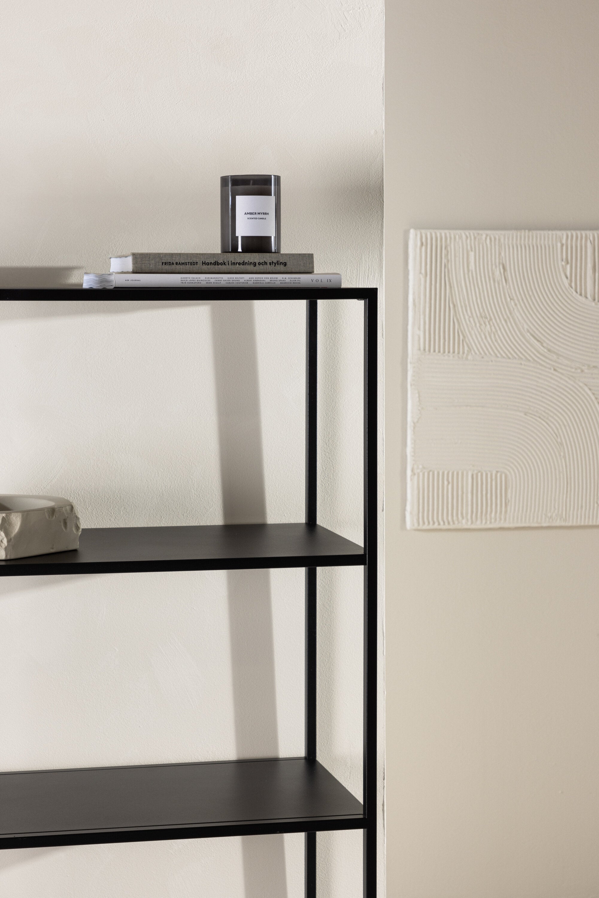 Montevido Regal in Schwarz präsentiert im Onlineshop von KAQTU Design AG. Standregal ist von Venture Home