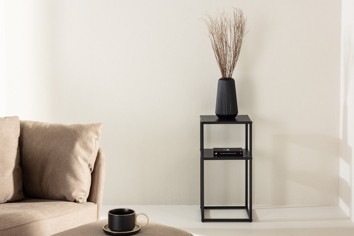 Punta Beistelltisch in Schwarz präsentiert im Onlineshop von KAQTU Design AG. Beistelltisch ist von Venture Home
