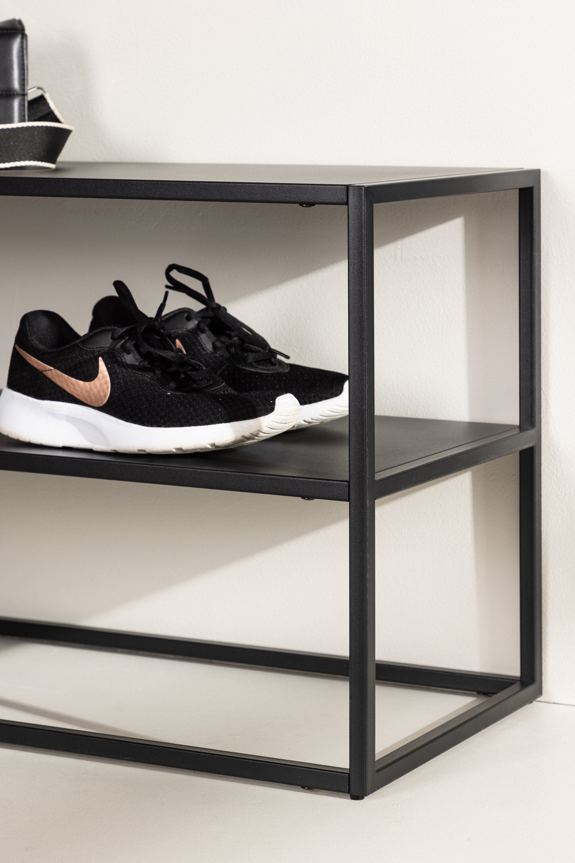 Curitiba Kabinett in Schwarz präsentiert im Onlineshop von KAQTU Design AG. Schuhregal ist von Venture Home