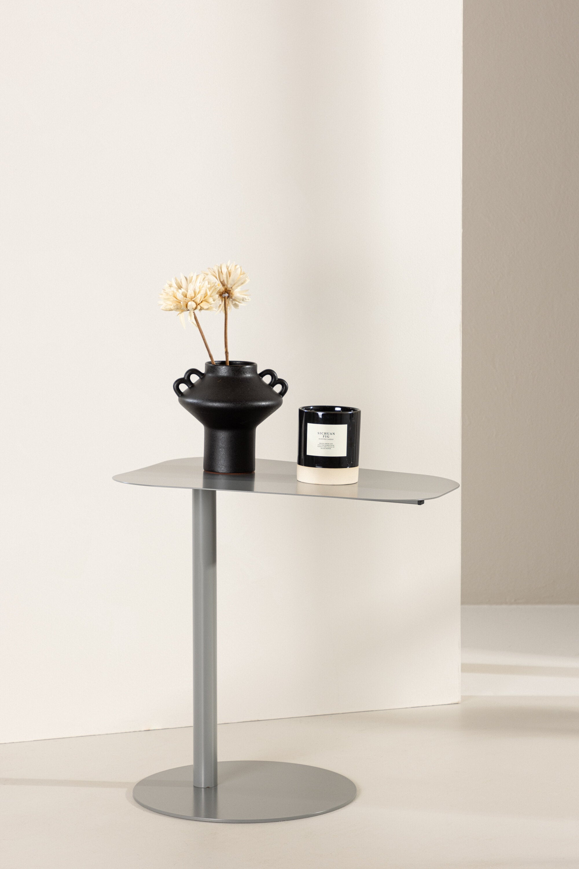 San Jose Beistelltisch in Hellgrau präsentiert im Onlineshop von KAQTU Design AG. Beistelltisch ist von Venture Home