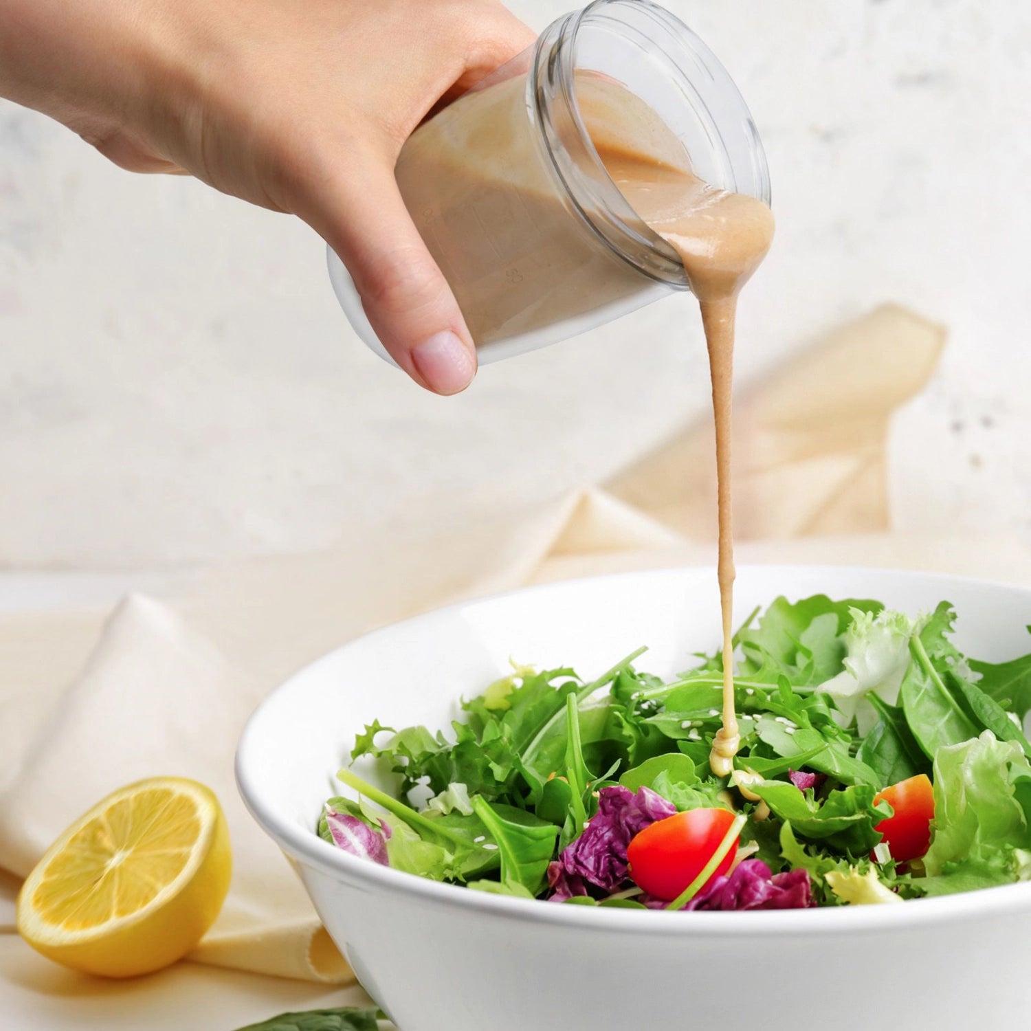 Stylischer Mix-Ei Schüttelbecher in sanftem Mintgrün, 0.25l, ideal für das einfache Vermengen von Zutaten in der Küche.