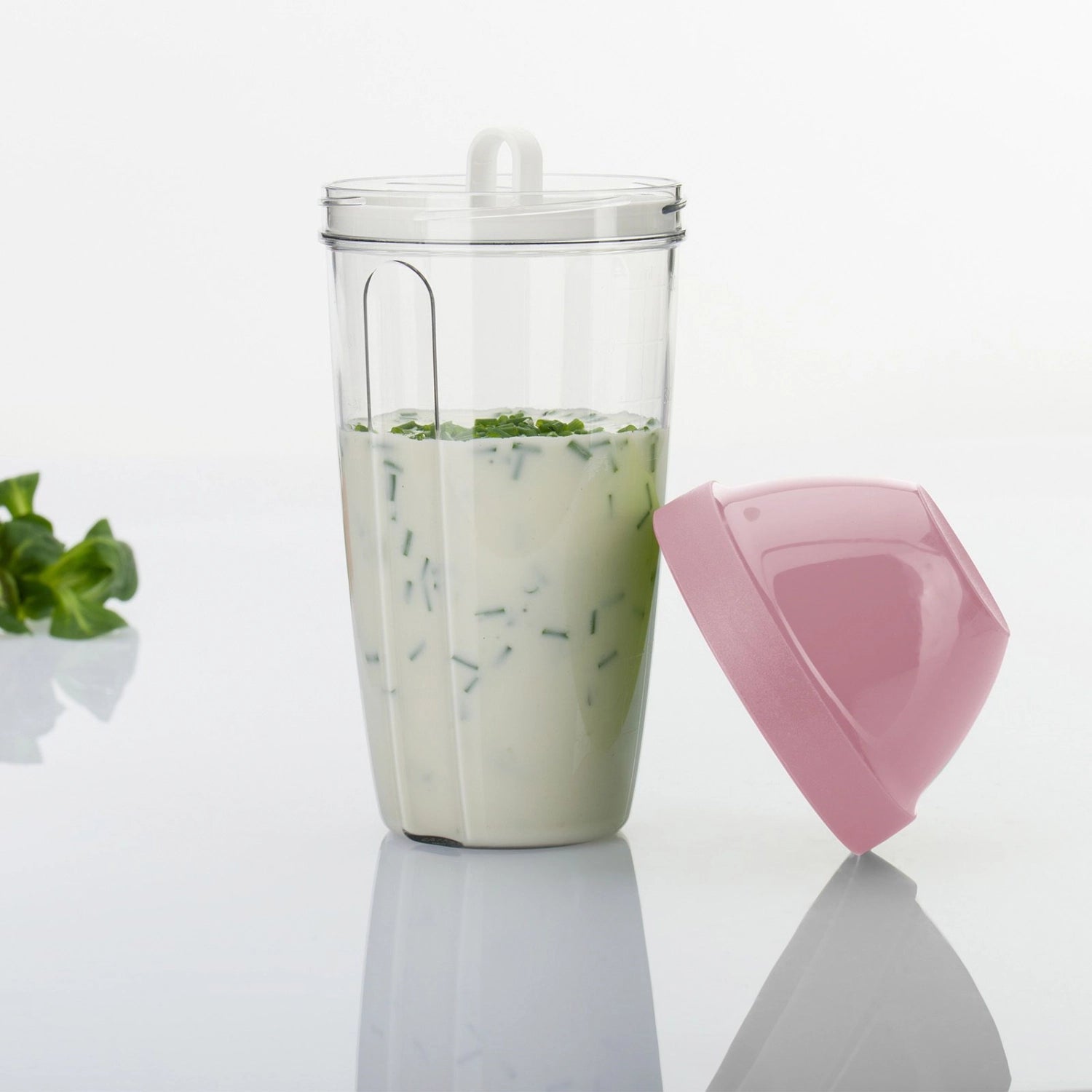 Maxi Schüttelbecher 0.5l rosa in Pink präsentiert im Onlineshop von KAQTU Design AG. Küchenhelfer ist von Westmark