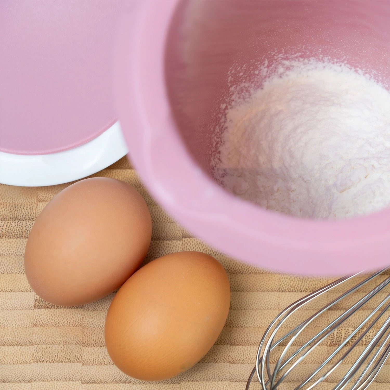 Rosa Quirltopf mit Spritzschutz von Westmark, 1l, perfekt für müheloses Rühren und Backen, ein stilvolles und funktionales Küchenutensil.