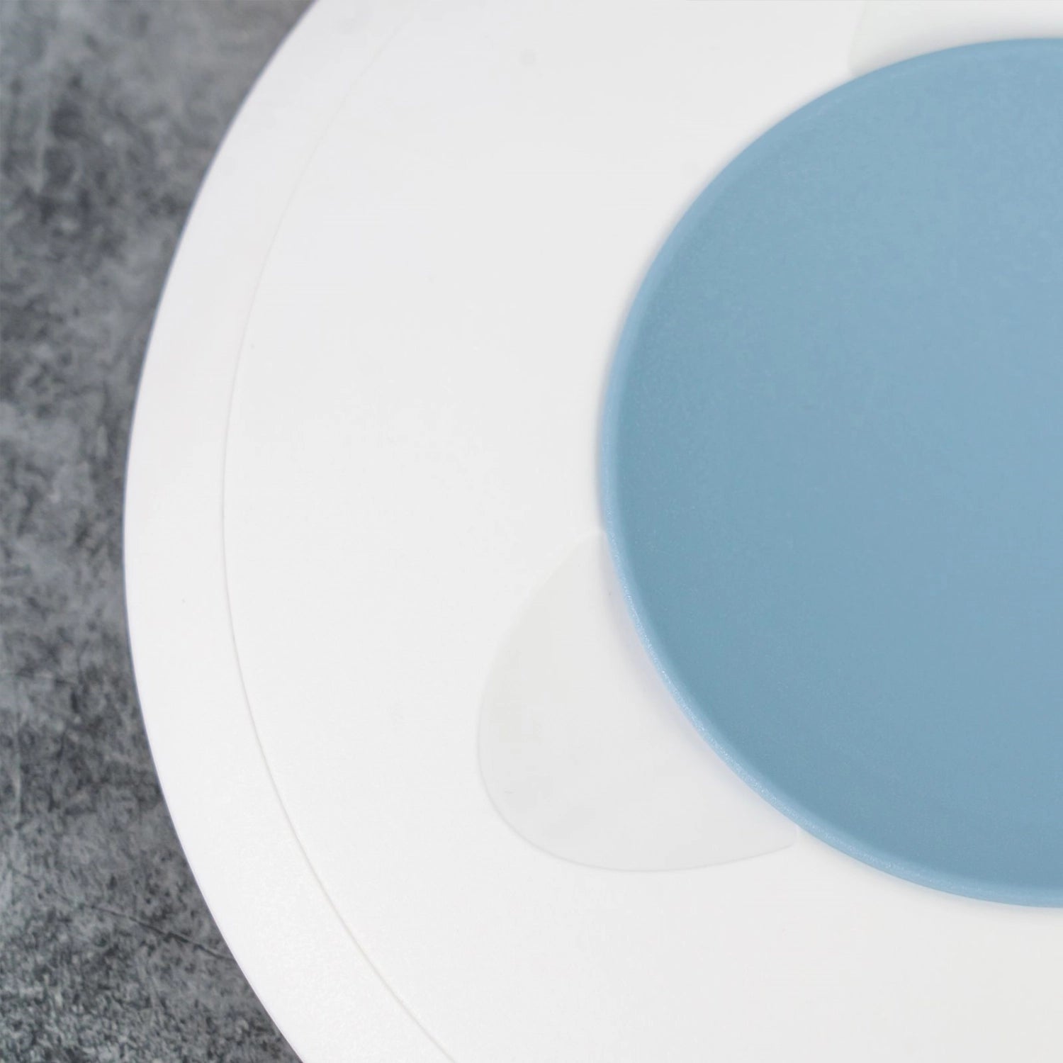 Stilvolle Rührschüssel in ansprechendem Blau, 2,5 l Fassungsvermögen, ausgestattet mit einem nützlichen Spritzschutz für sauberes Arbeiten in der Küche.