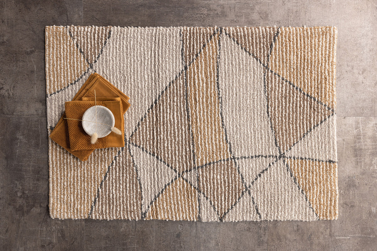 Loui Teppich in Elfenbein präsentiert im Onlineshop von KAQTU Design AG. Teppich ist von Venture Home